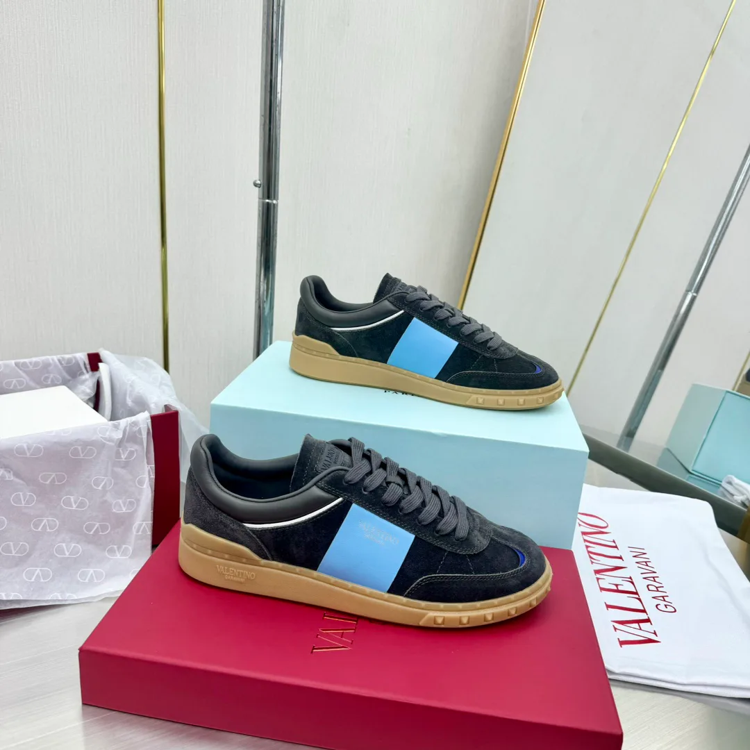 Кроссовки Женские Valentino 17904310