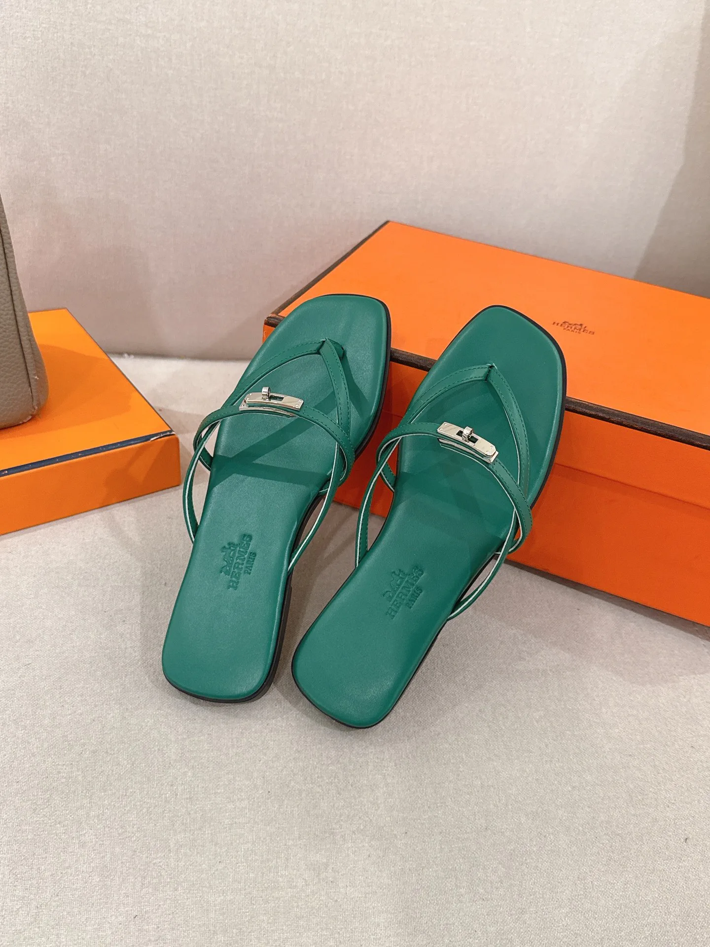 Шлепанцы Женские Hermes 10800147