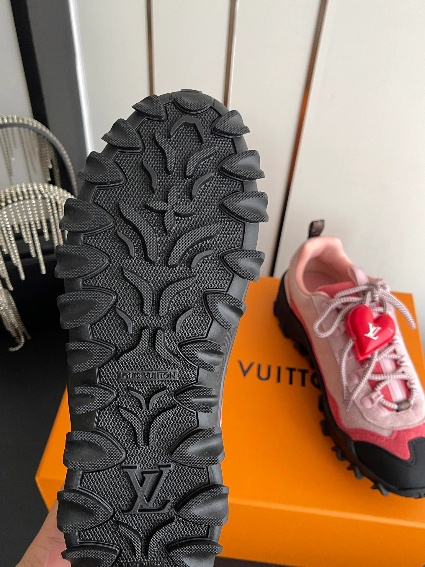 Кроссовки Женские Louis Vuitton 17554378