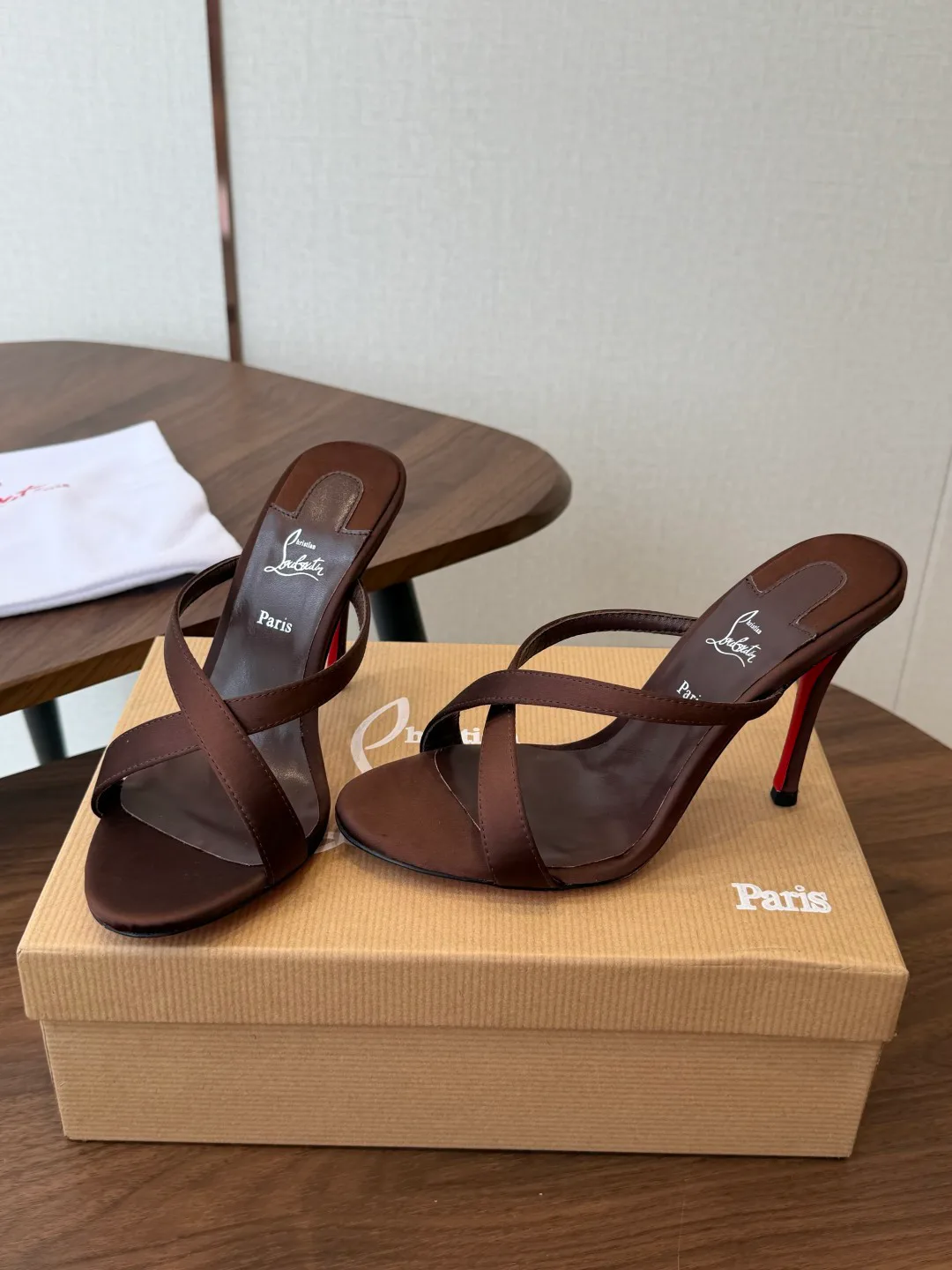 Босоножки Женские Christian Louboutin 18183092