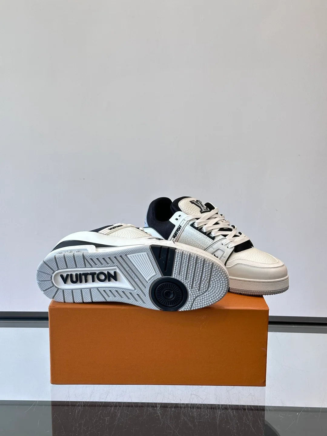 Кроссовки Женские Louis Vuitton 840341