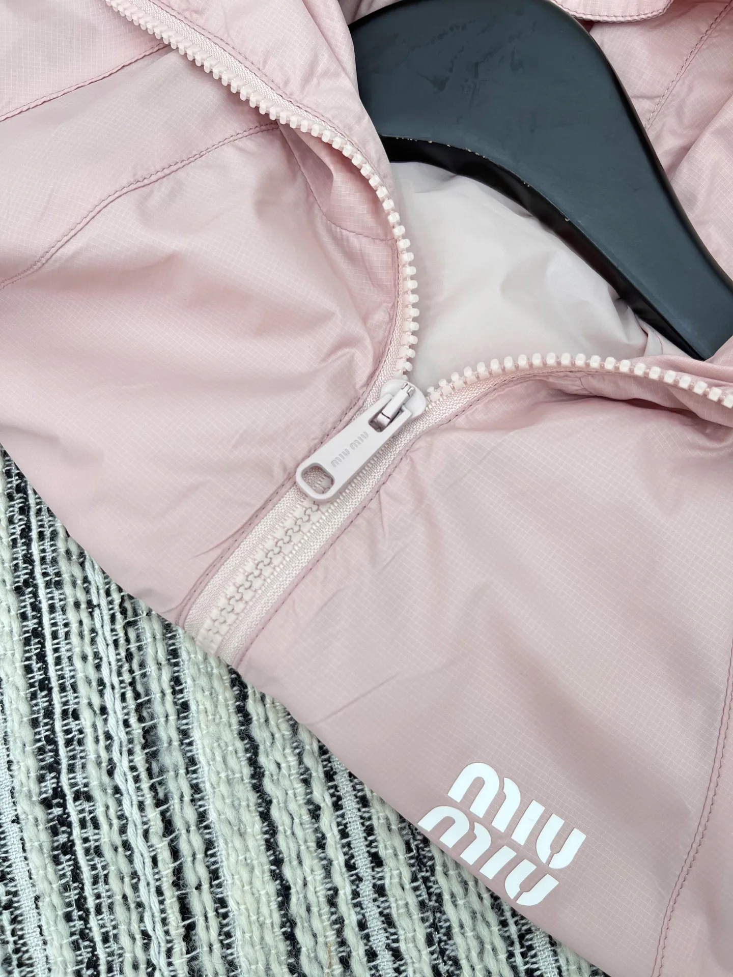 Куртки И Пуховики Женские Miu Miu 21463