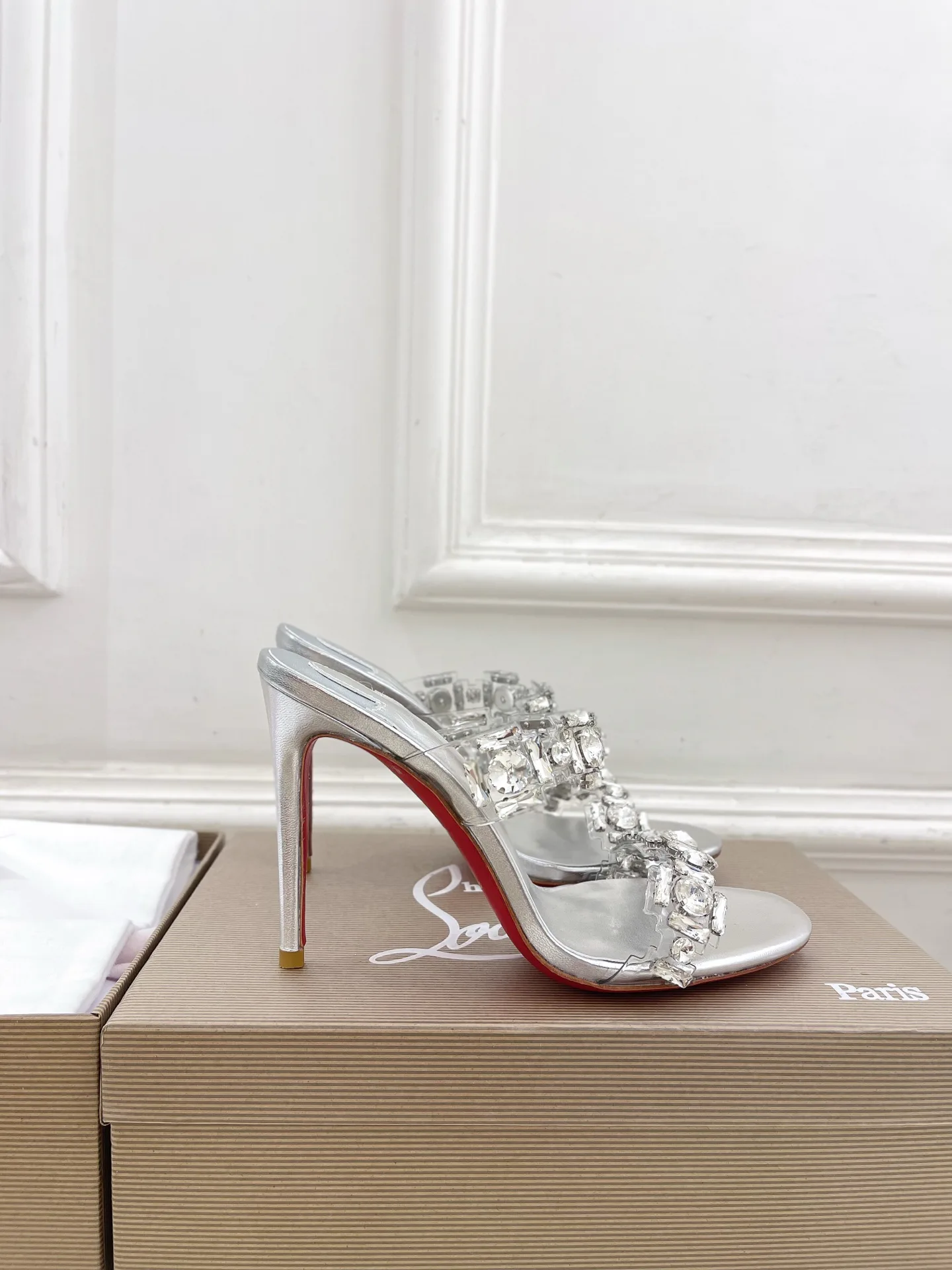 Туфли Женские Christian Louboutin 11887032