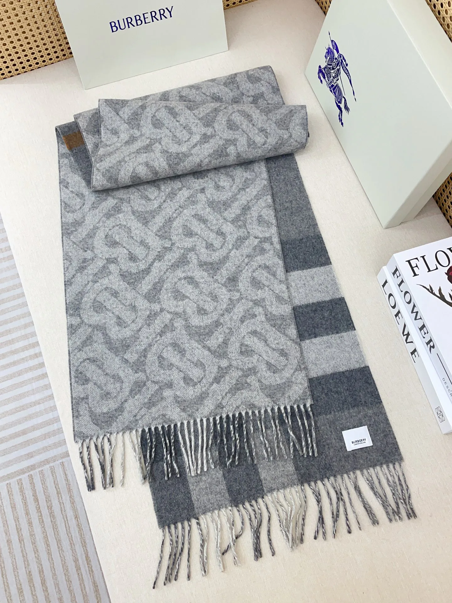 Шарфы Burberry 420550