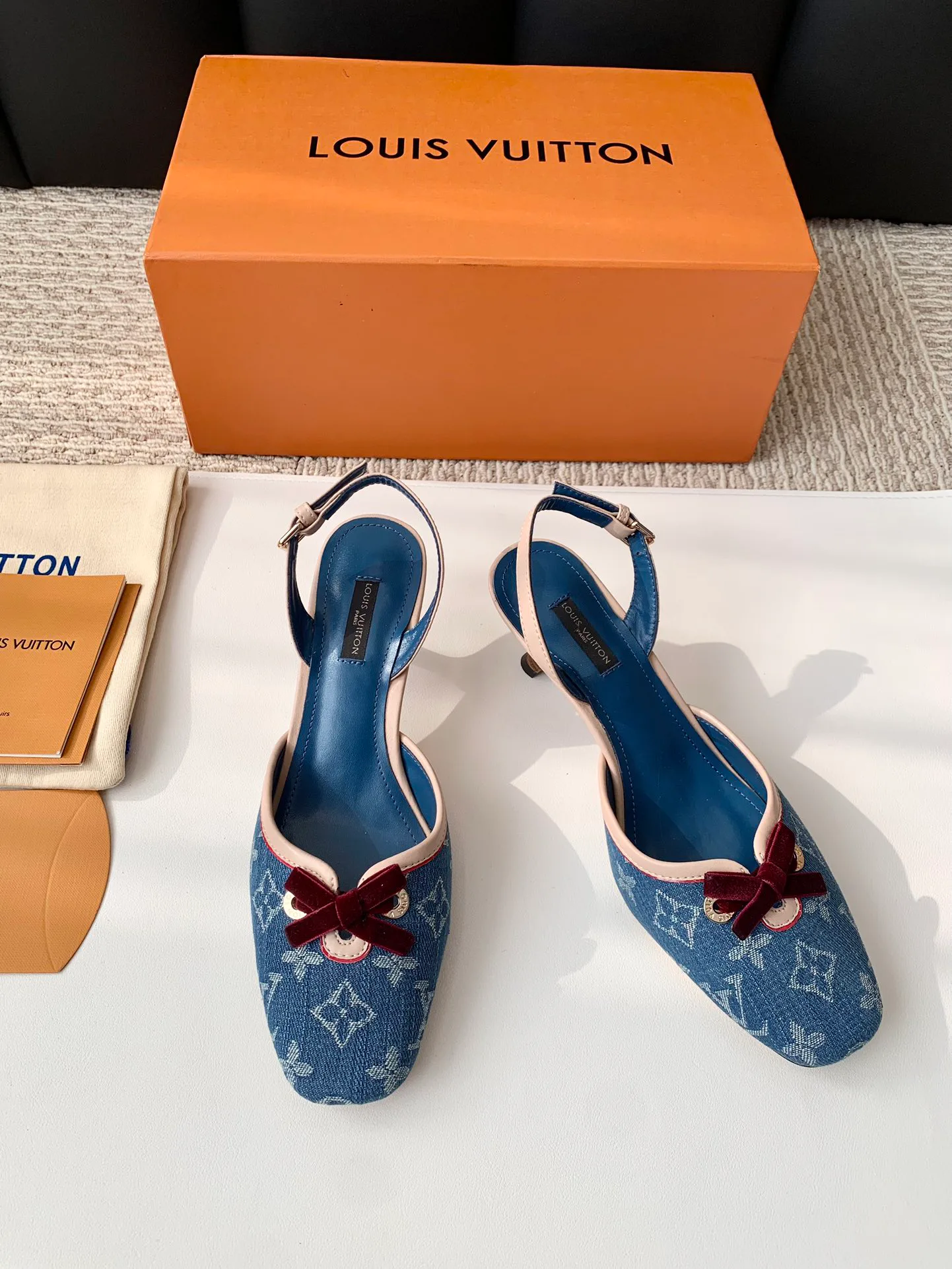 Босоножки Женские Louis Vuitton 11263773