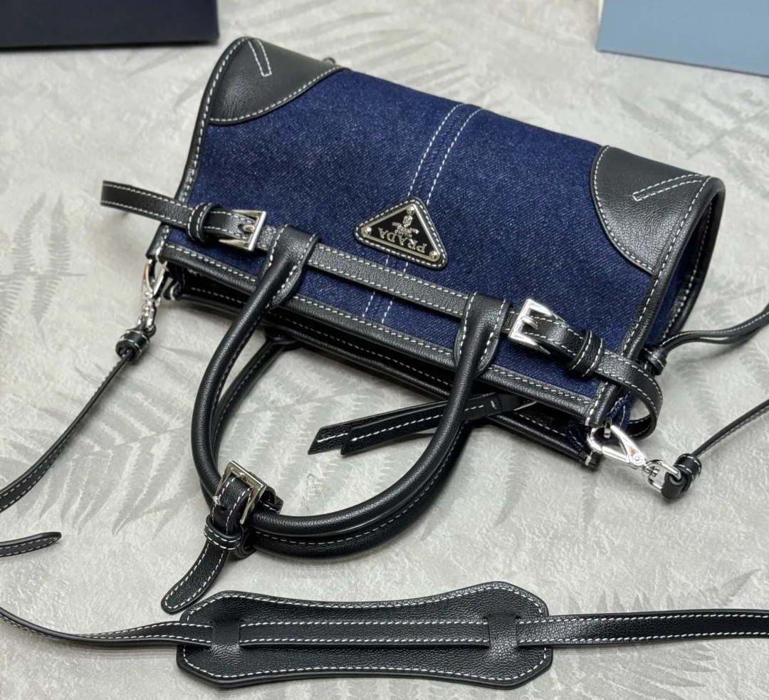 Сумки На Ремне Женские Prada 11682114