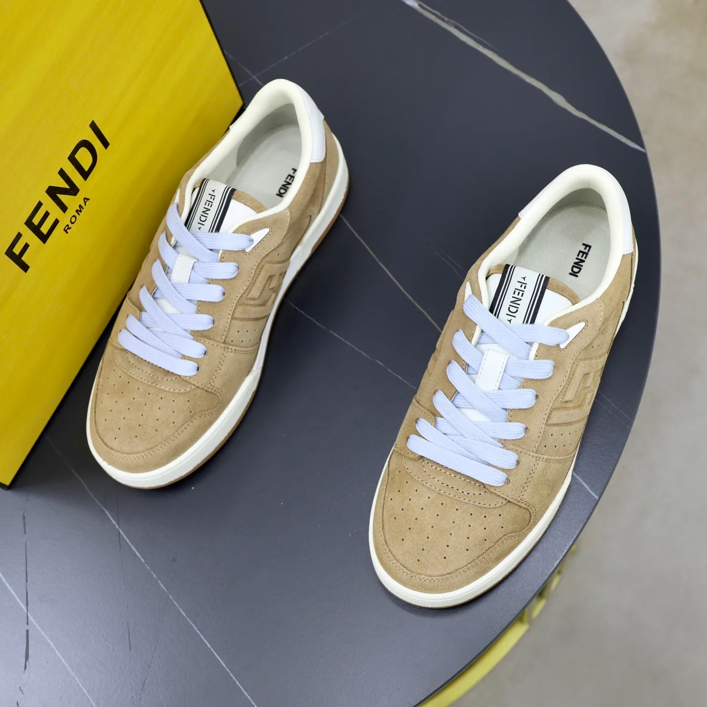 Кроссовки Женские Fendi 18516277