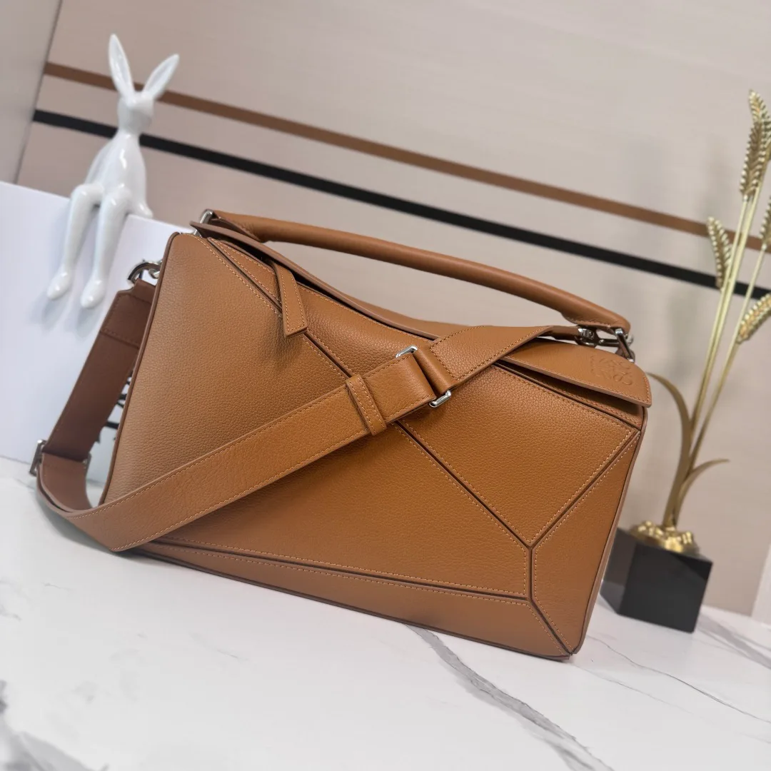 Классические Сумки Женские Loewe 18030332