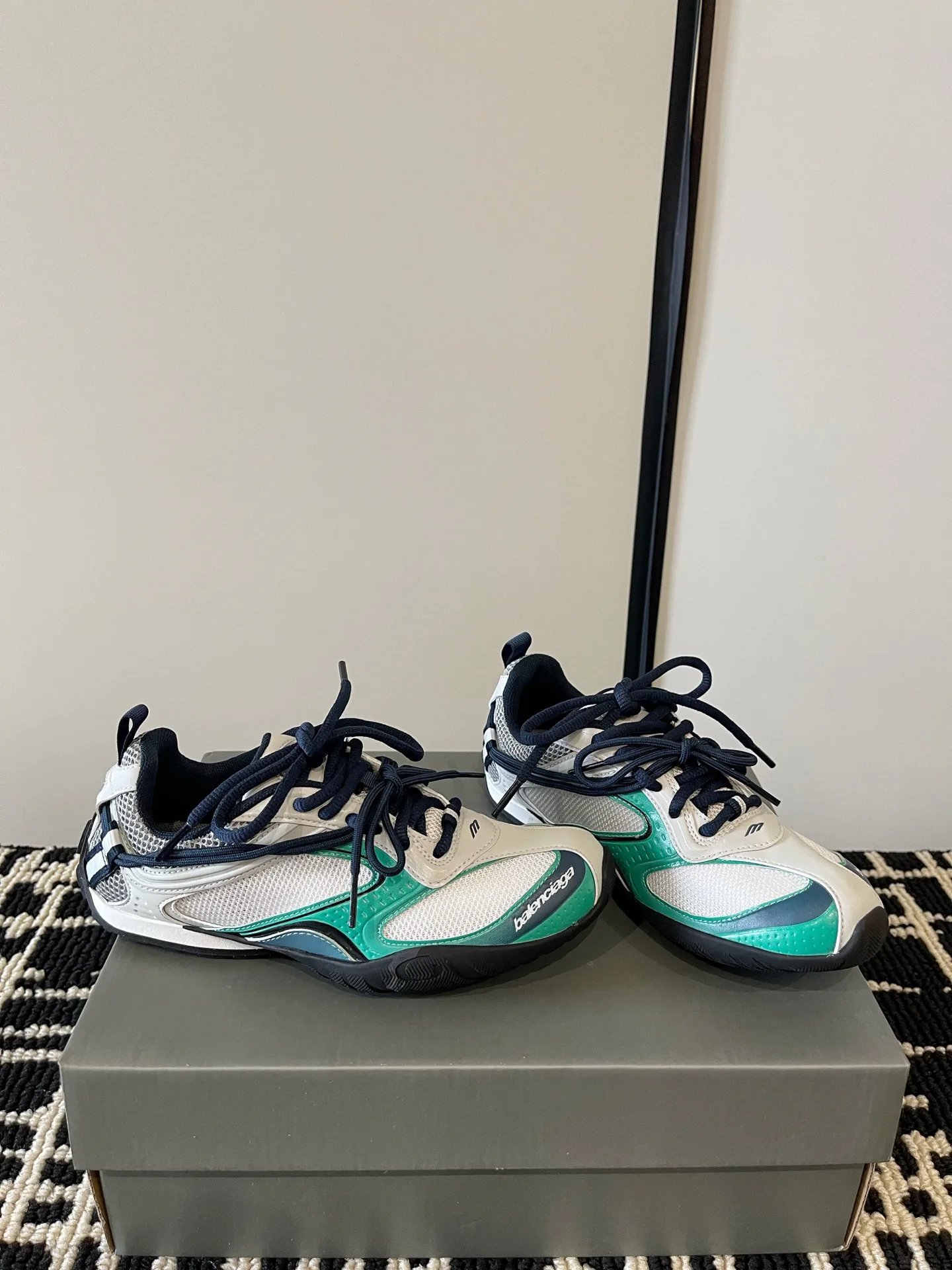 Кроссовки Женские Balenciaga 18386311