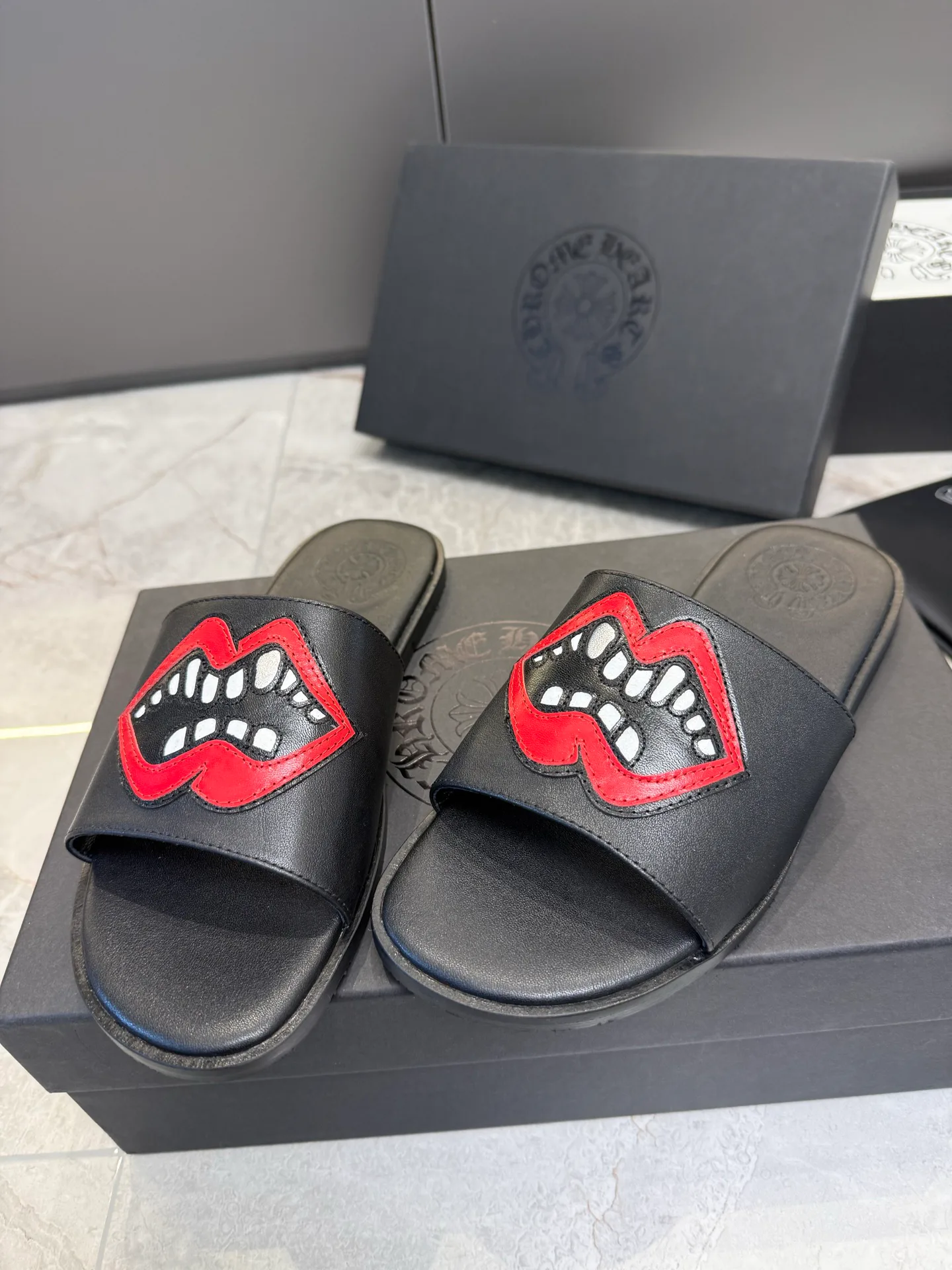 Шлепанцы Женские Chrome Hearts 1225361