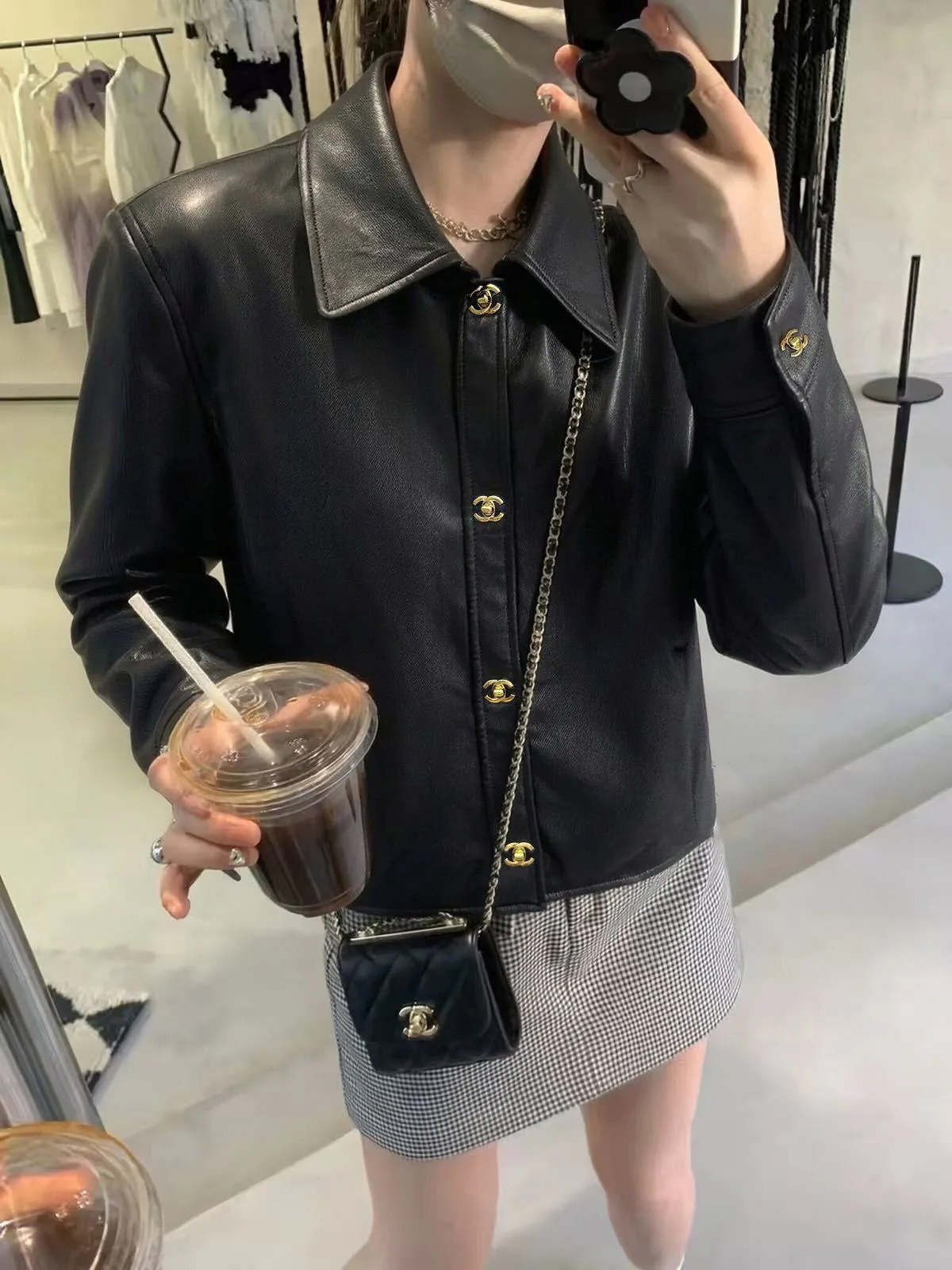 Кожаные Куртки И Дублёнки Женские Chanel 18576993