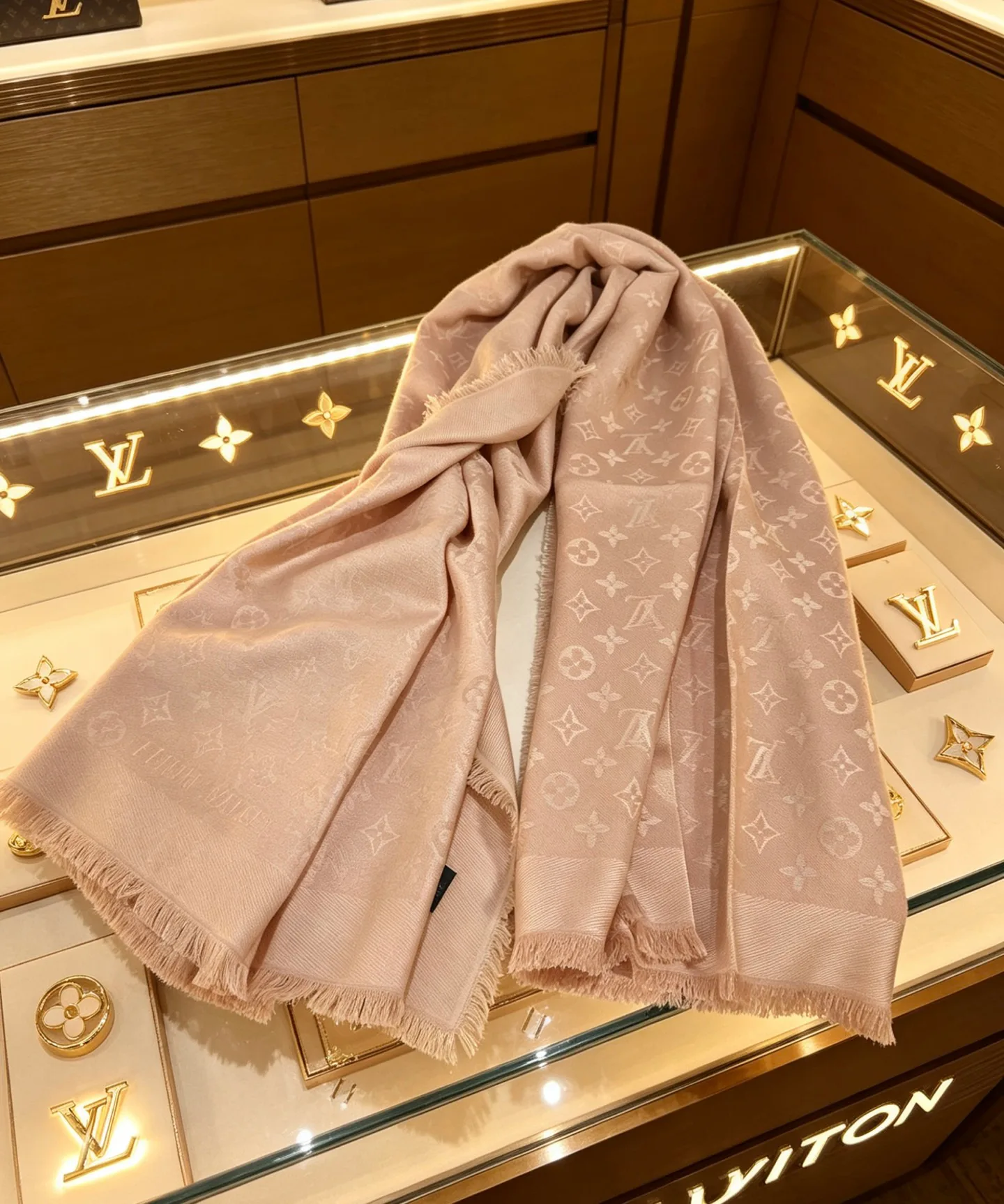 Шарфы Louis Vuitton 15150453