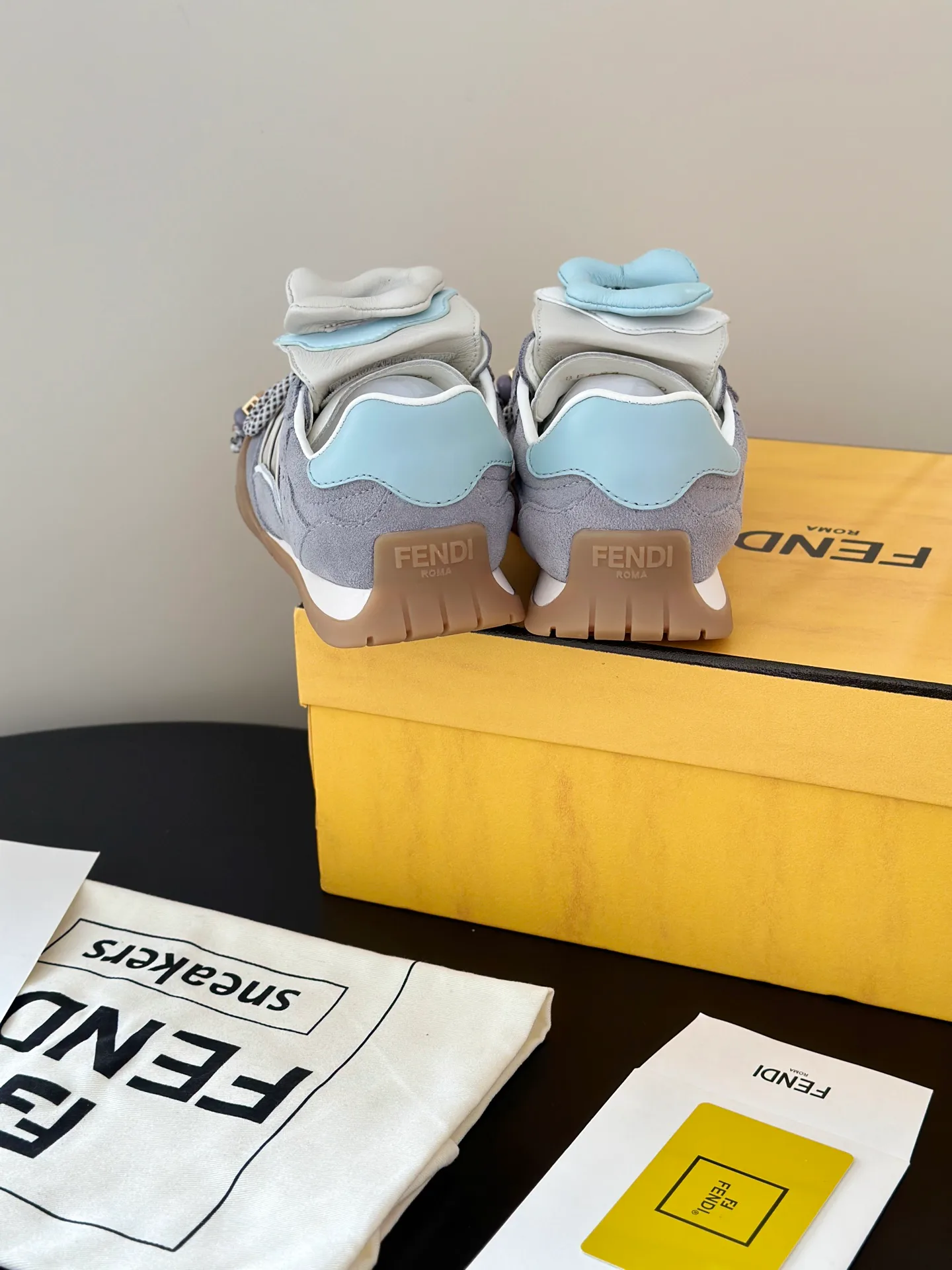 Кроссовки Женские Fendi 11886718