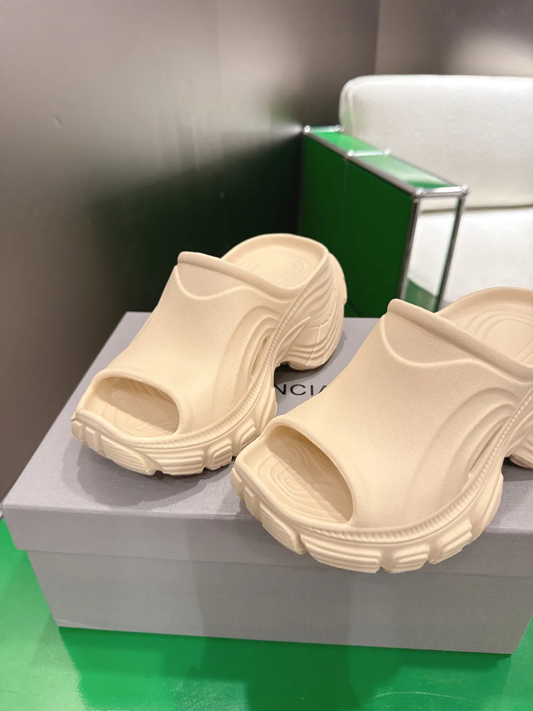 Шлепанцы Женские Balenciaga 13152761