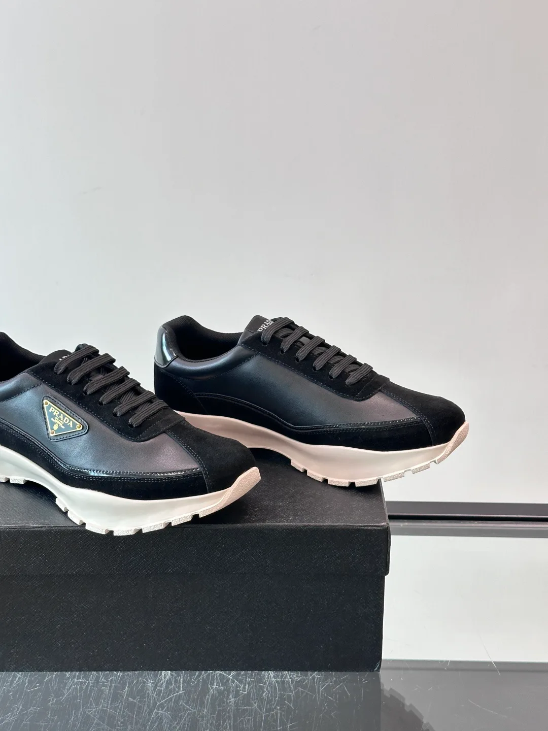 Кроссовки Женские Prada 18500610