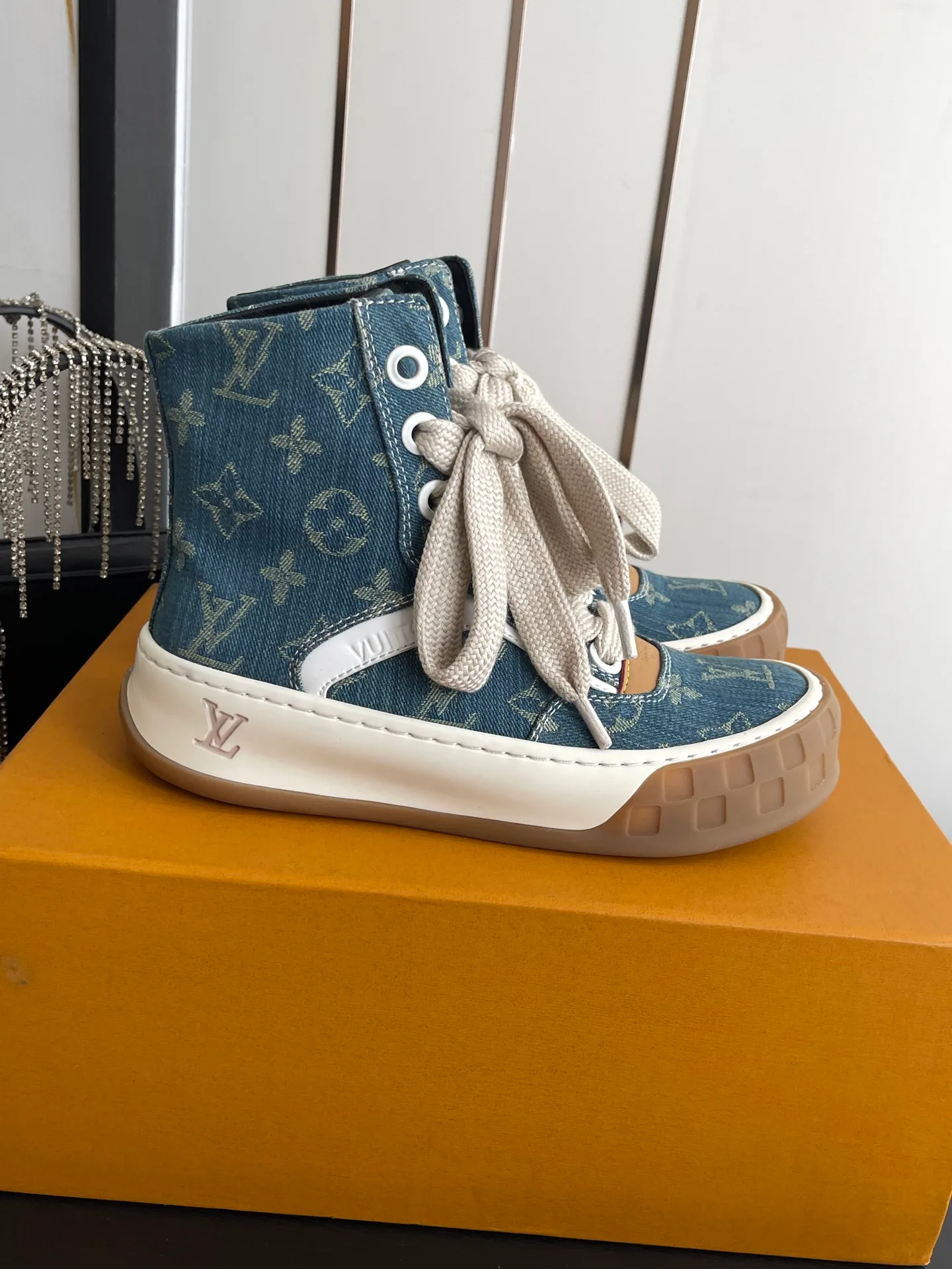 Кроссовки Женские Louis Vuitton 17673242