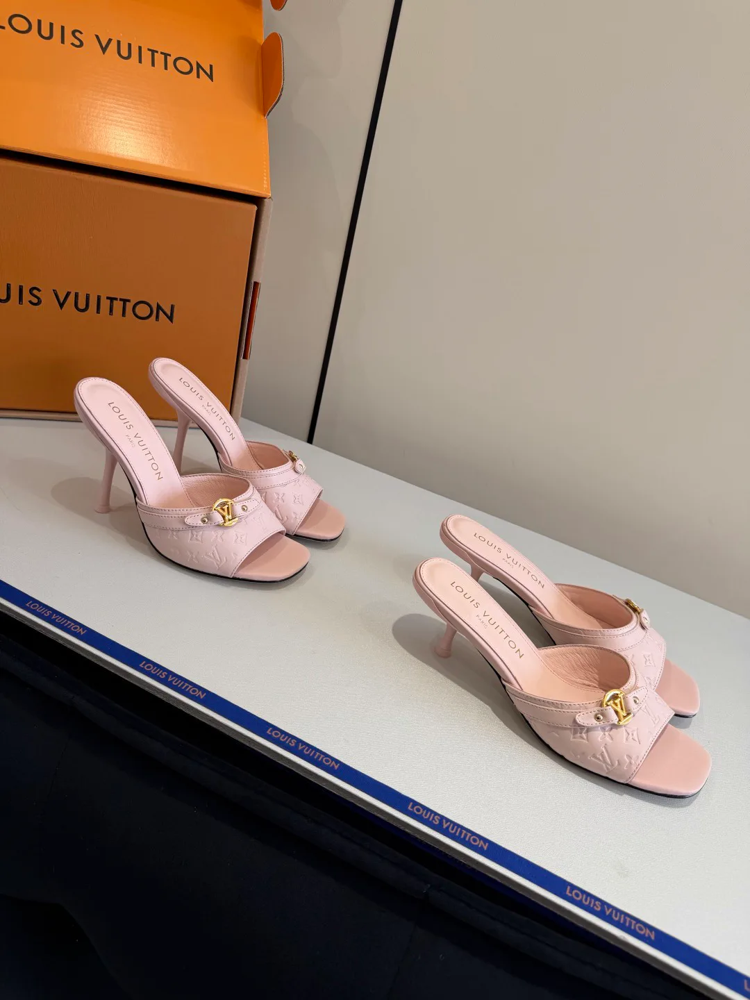 Босоножки Женские Louis Vuitton 1619371