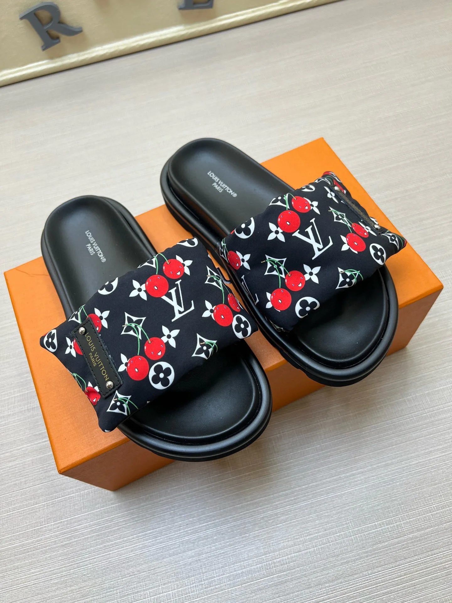 Шлепанцы Женские Louis Vuitton 9801573