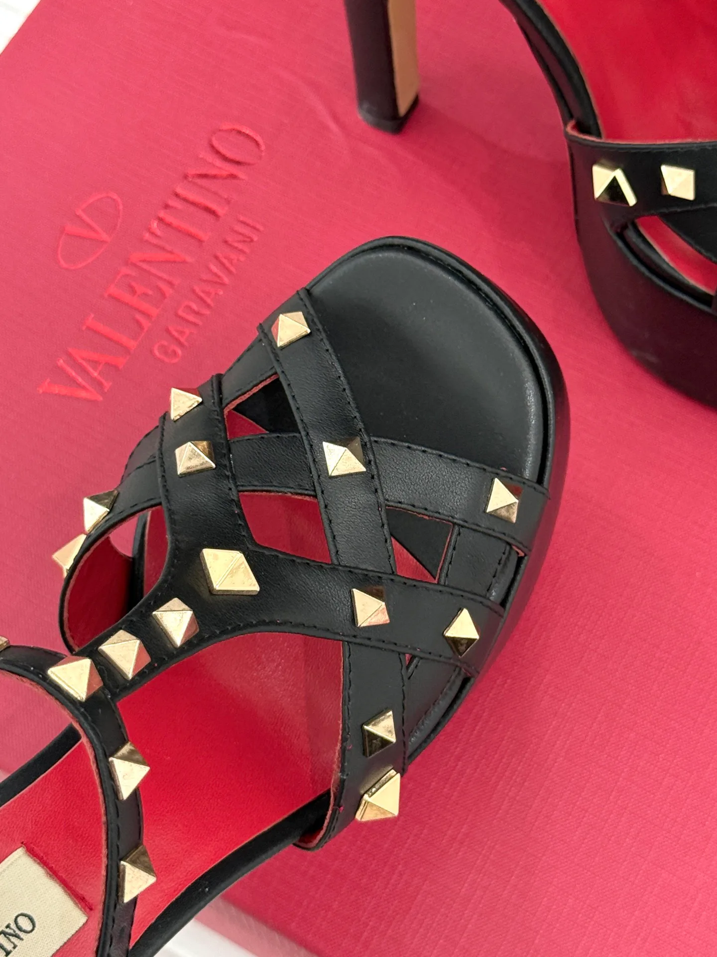 Босоножки Женские Valentino 18198293