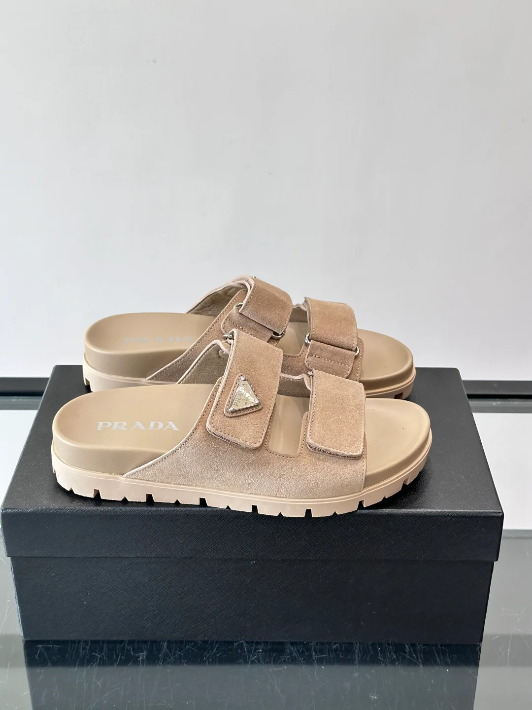 Шлепанцы Женские Prada 17689185