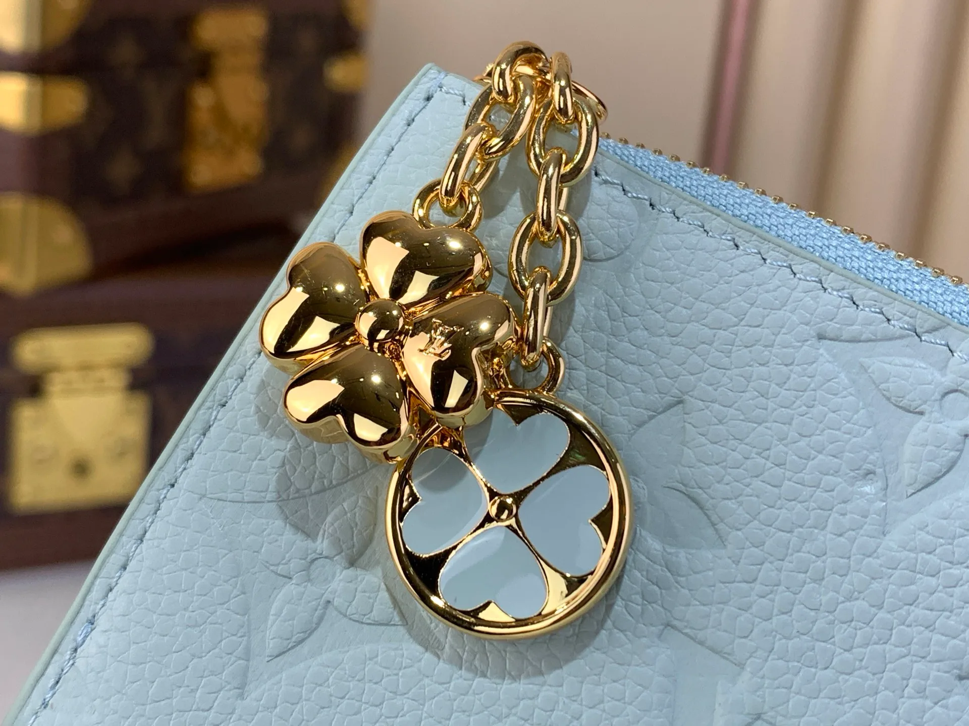Клатчи Женские Louis Vuitton 13582760
