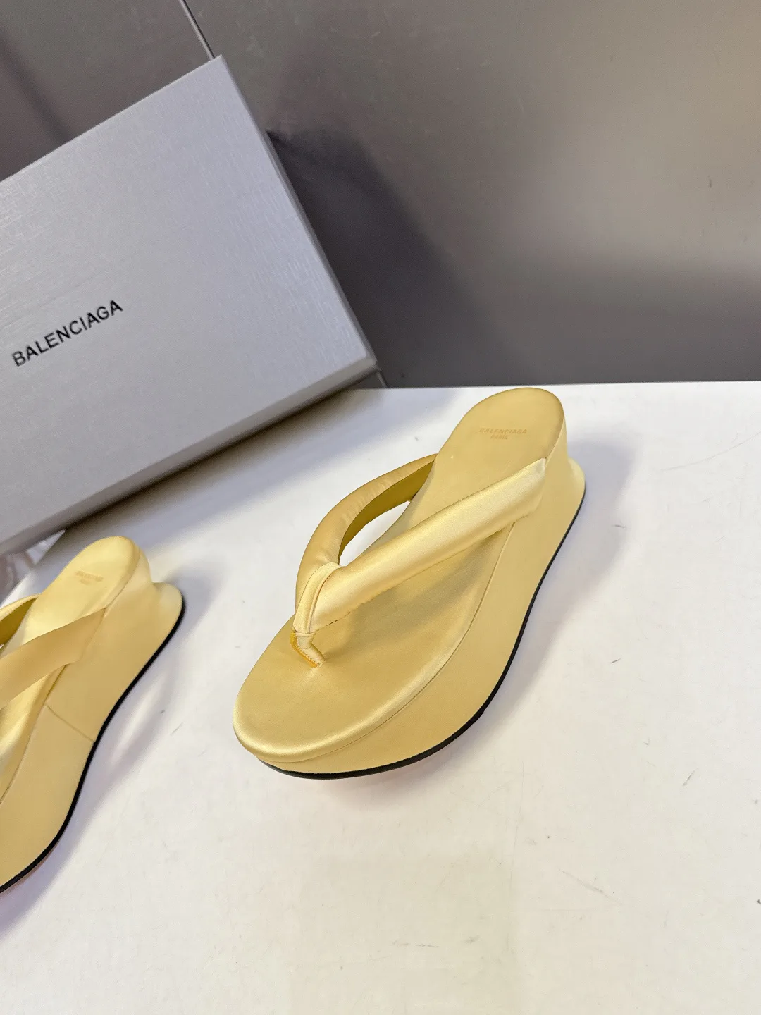 Шлепанцы Женские Balenciaga 14709517