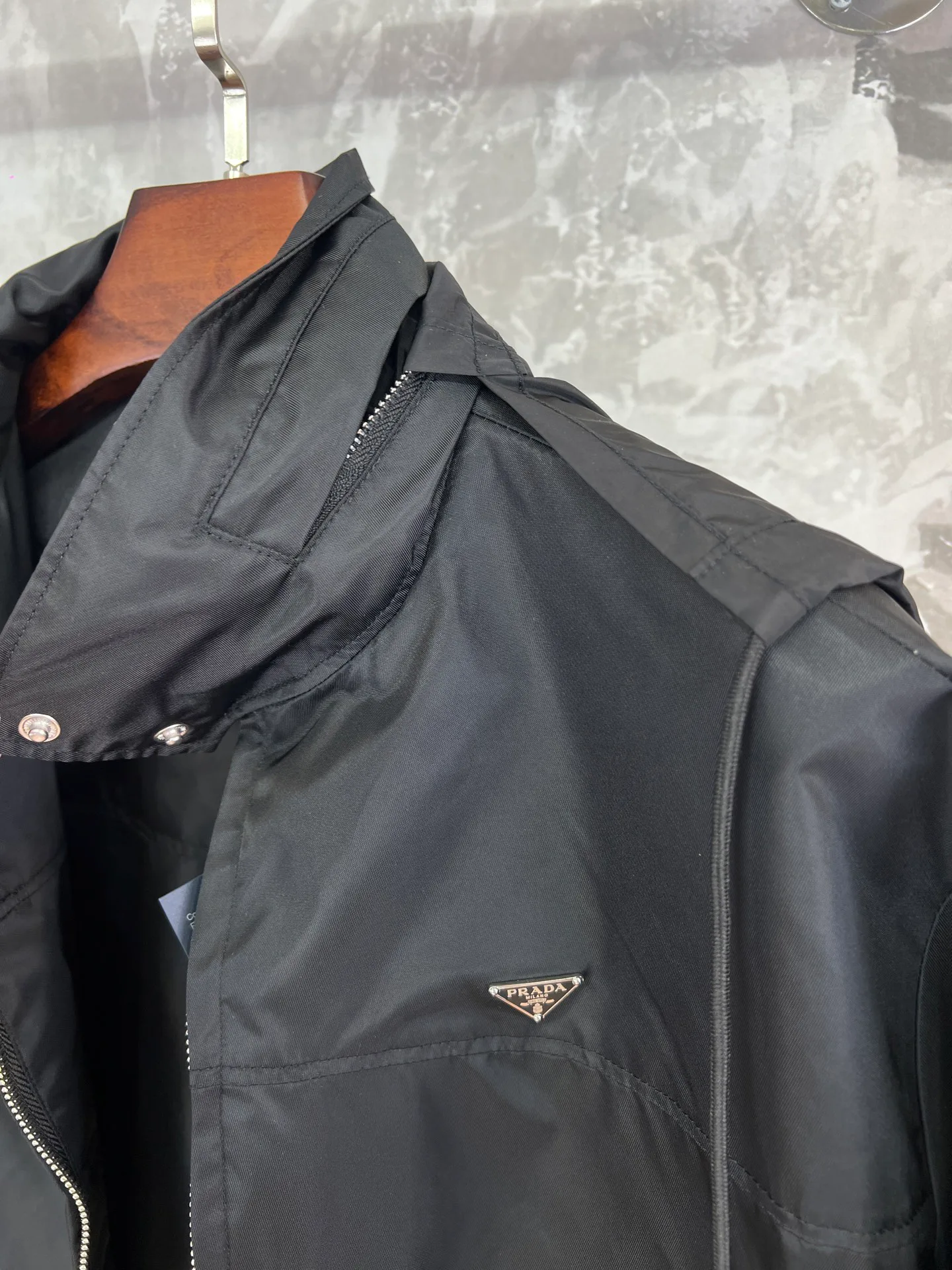 Куртки И Пуховики Женские Prada 18428493