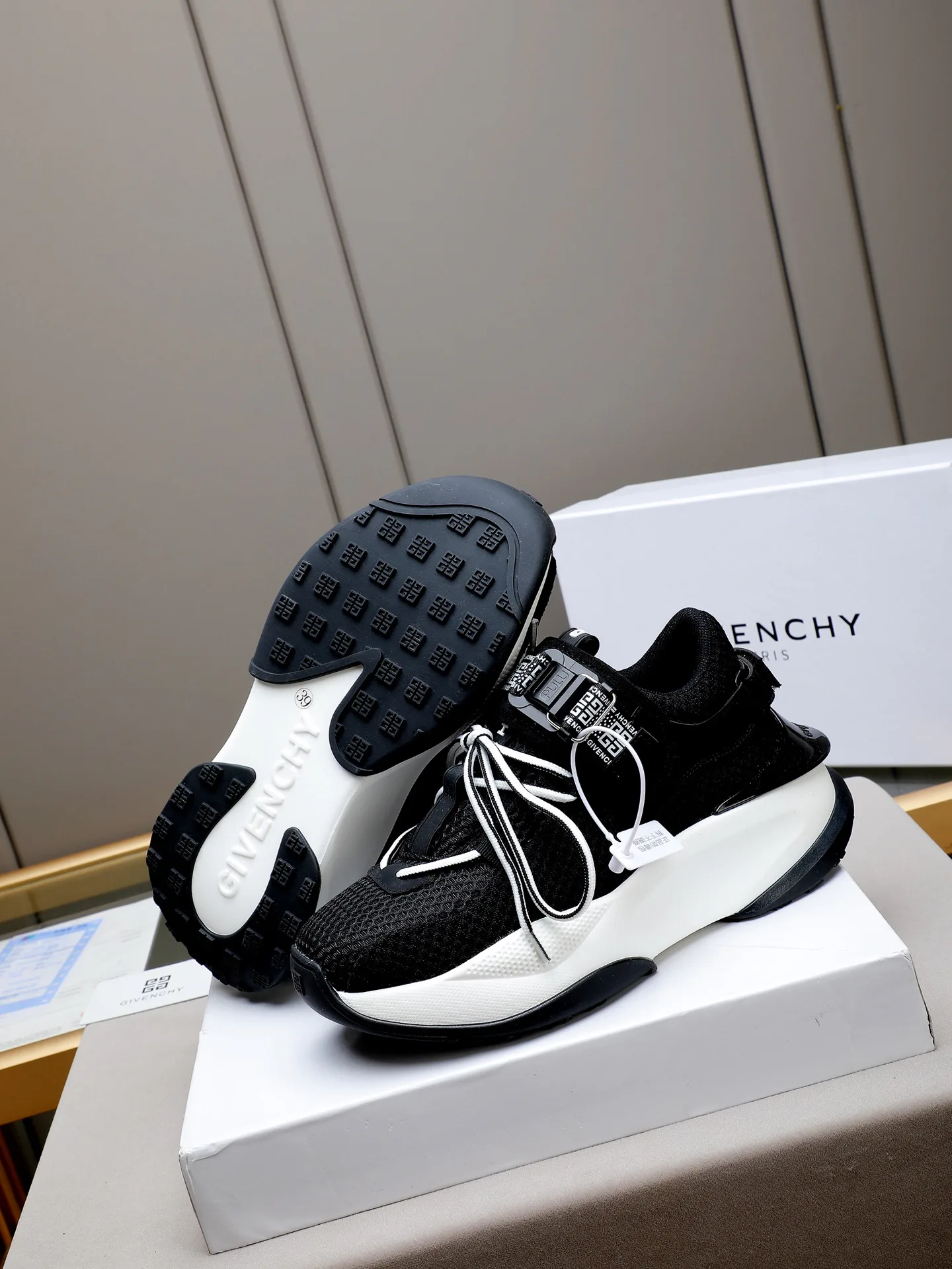 Кроссовки Мужские Givenchy 11490448