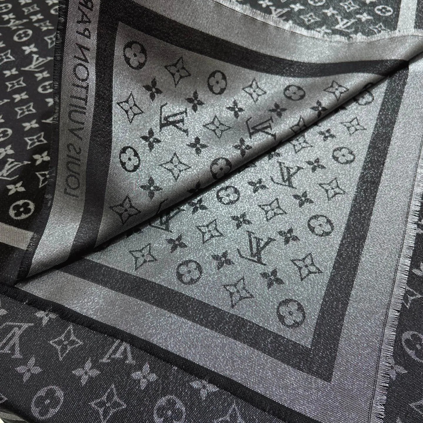 Шарфы Louis Vuitton 18267547