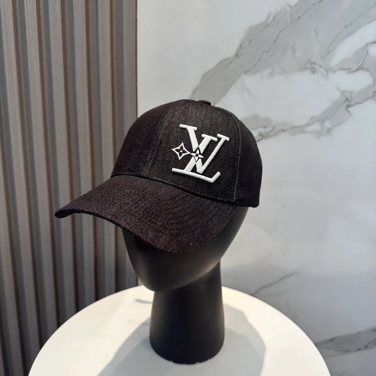 Головные Уборы Louis Vuitton 12764989
