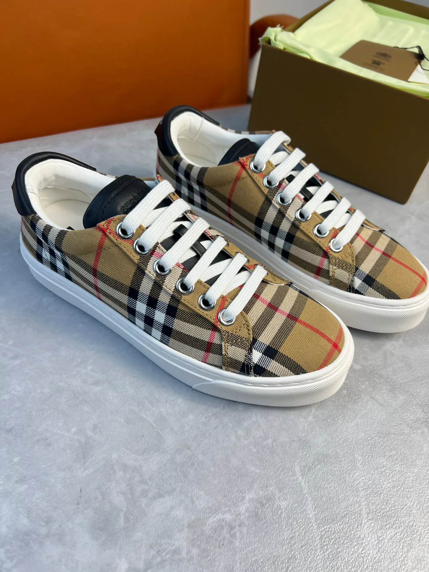 Кроссовки Женские Burberry 5911808