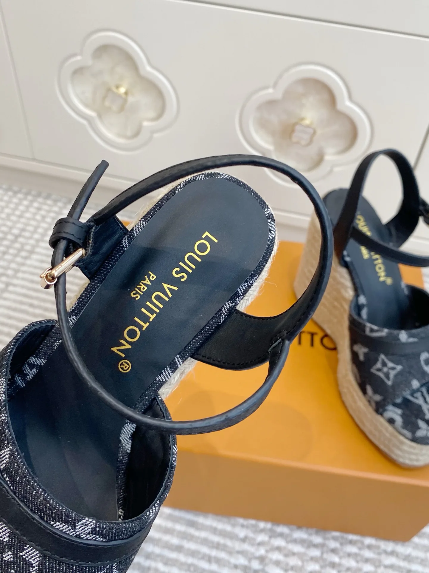 Босоножки Женские Louis Vuitton 12779850