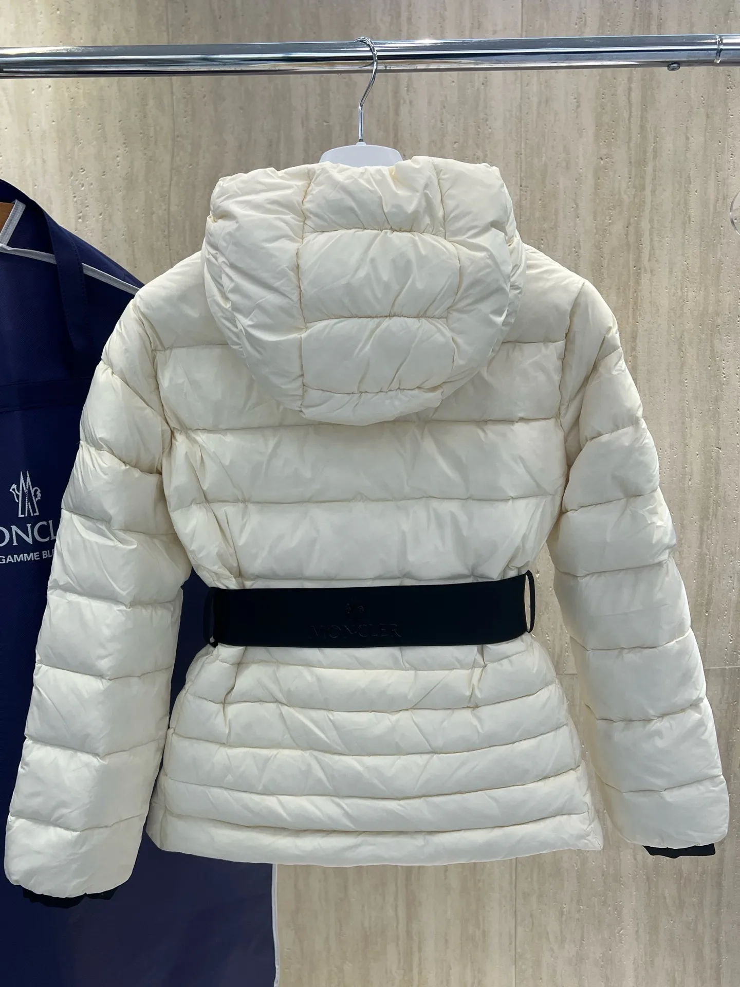 Куртки И Пуховики Женские Moncler 18302919