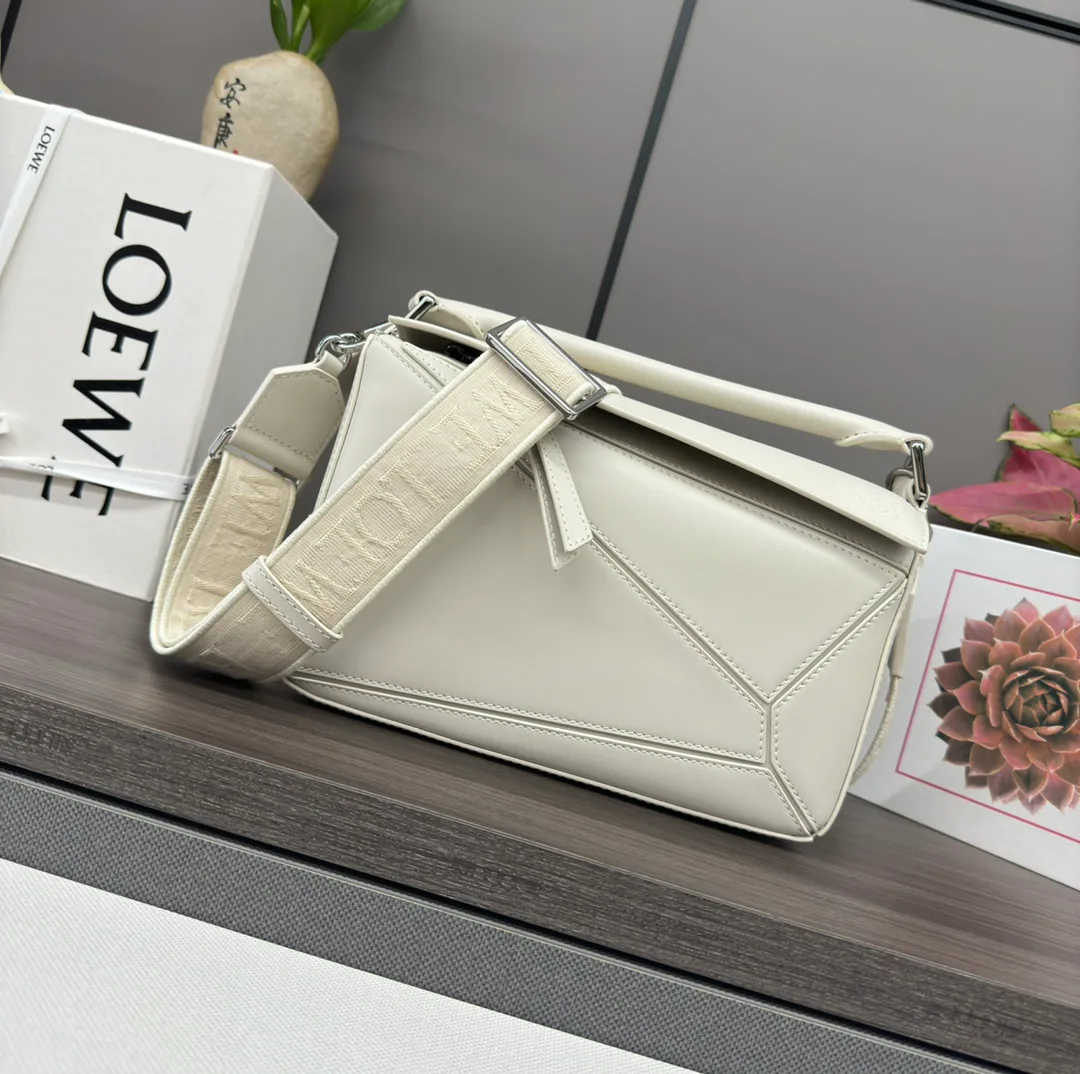 Классические Сумки Женские Loewe 11699887