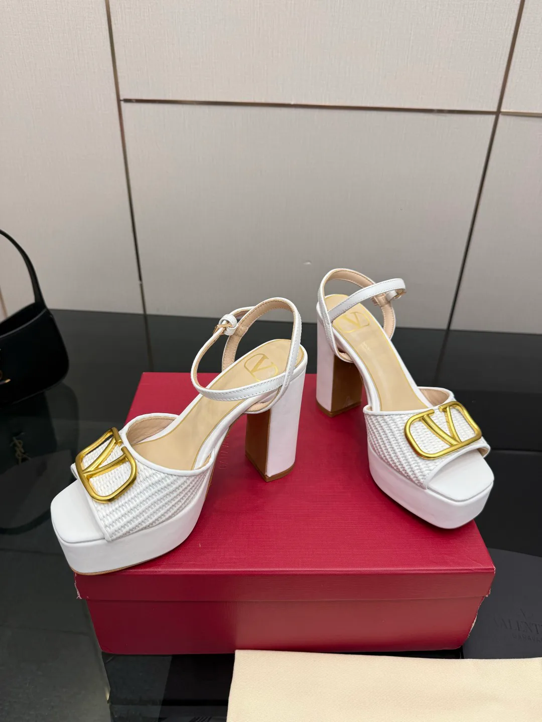 Босоножки Женские Valentino 13241321