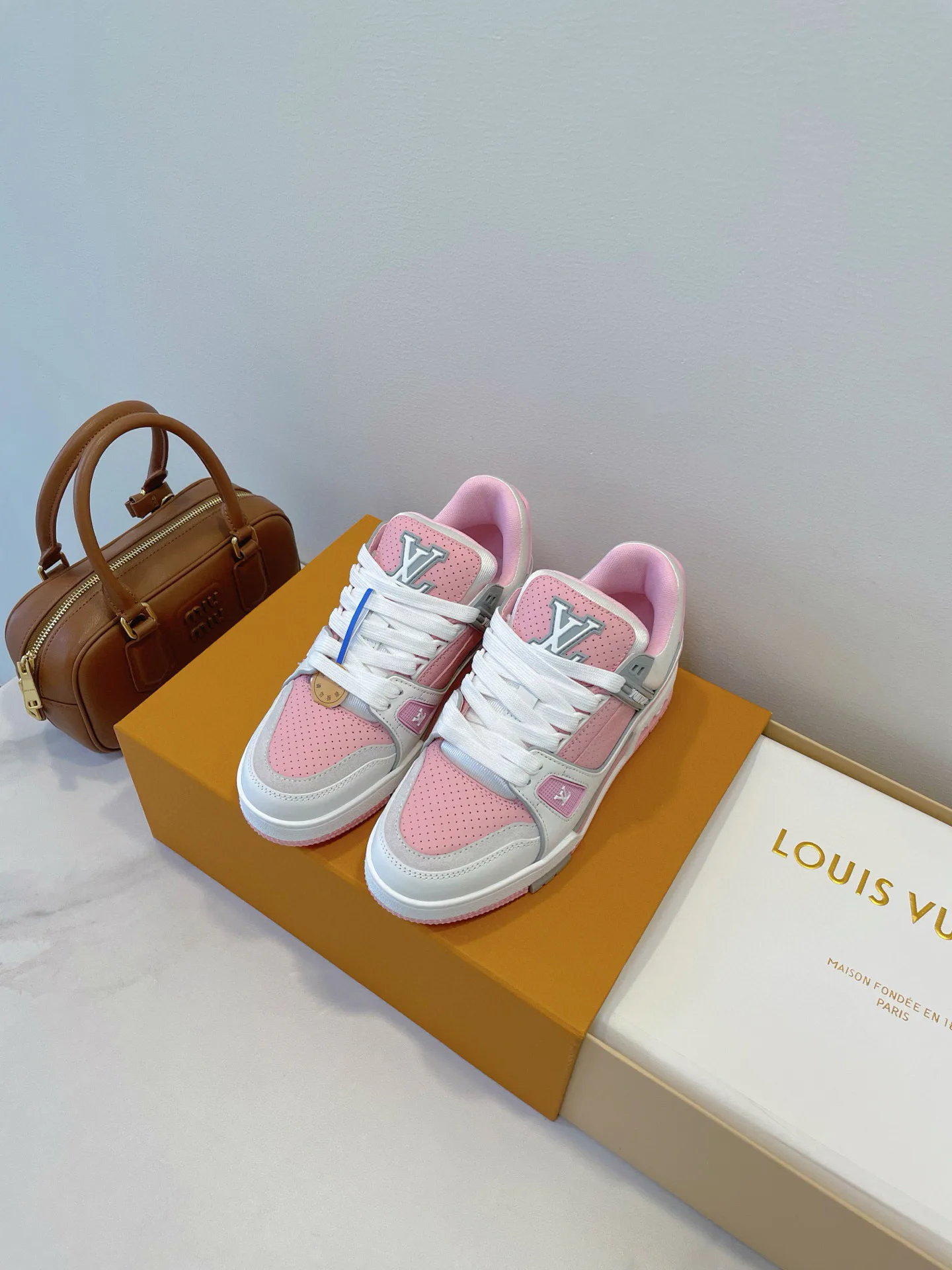 Кроссовки Женские Louis Vuitton 230929