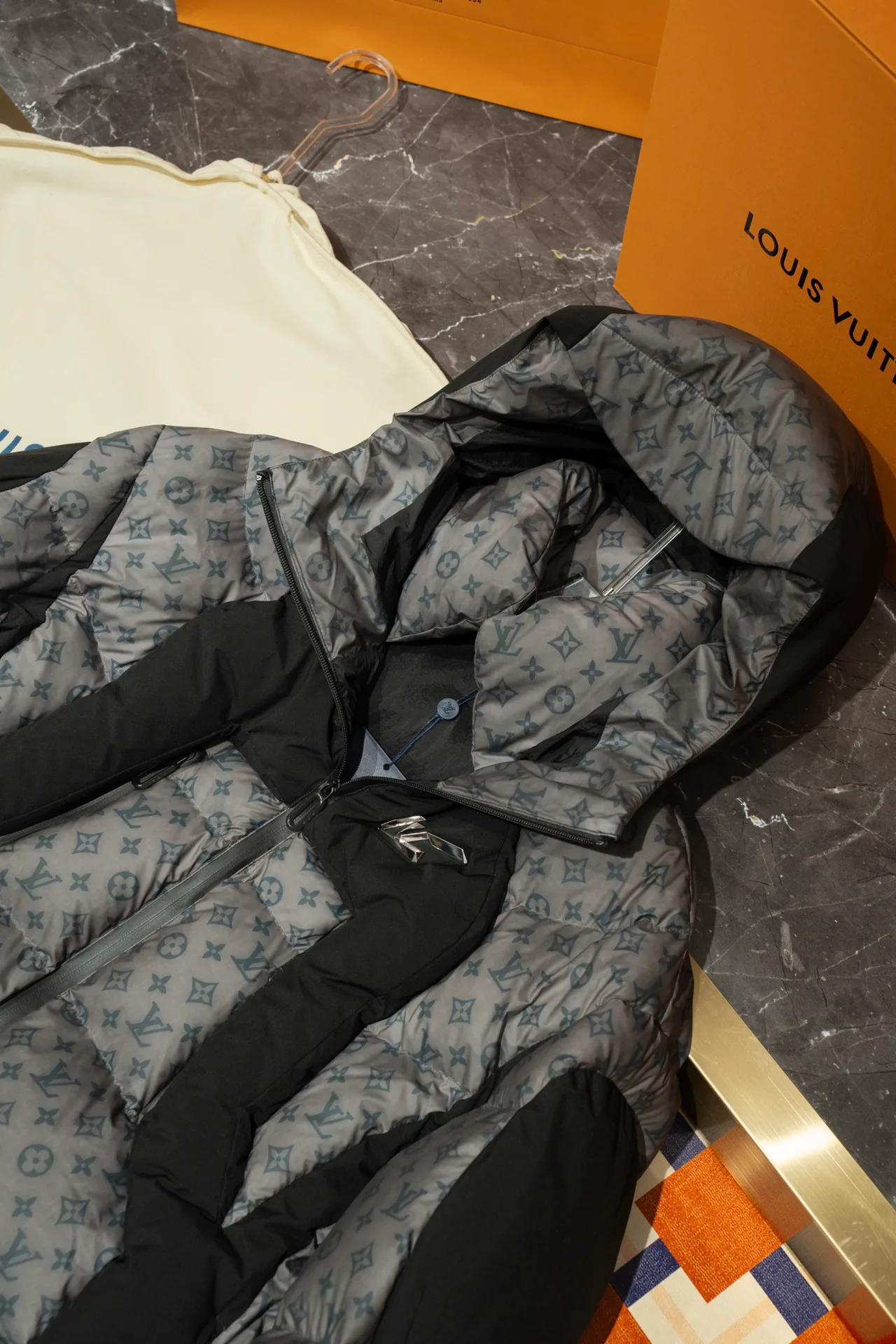 Куртки И Пуховики Женские Louis Vuitton 18188959