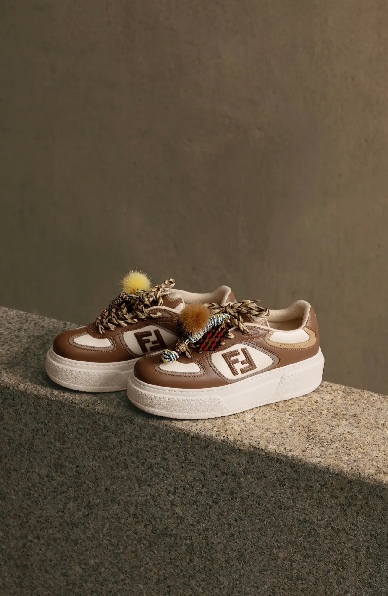 Кроссовки Женские Fendi 18080494