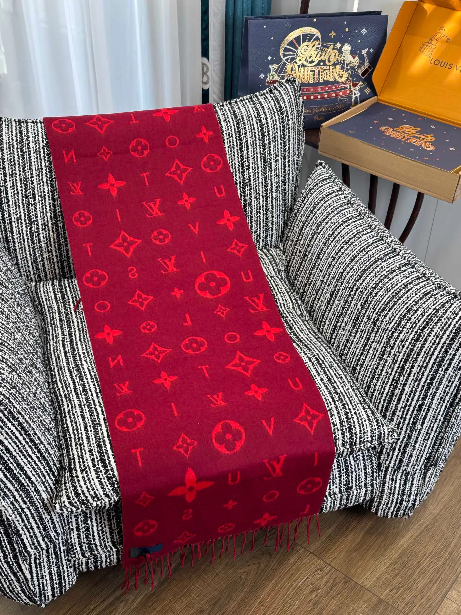 Шарфы Louis Vuitton 1071388