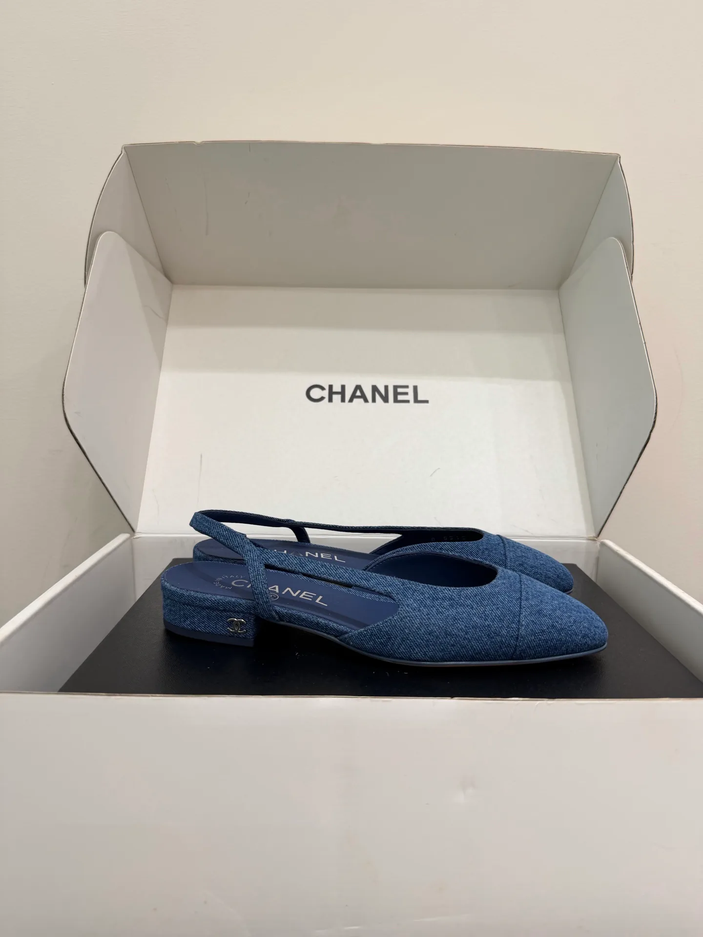 Босоножки Женские Chanel 18080094