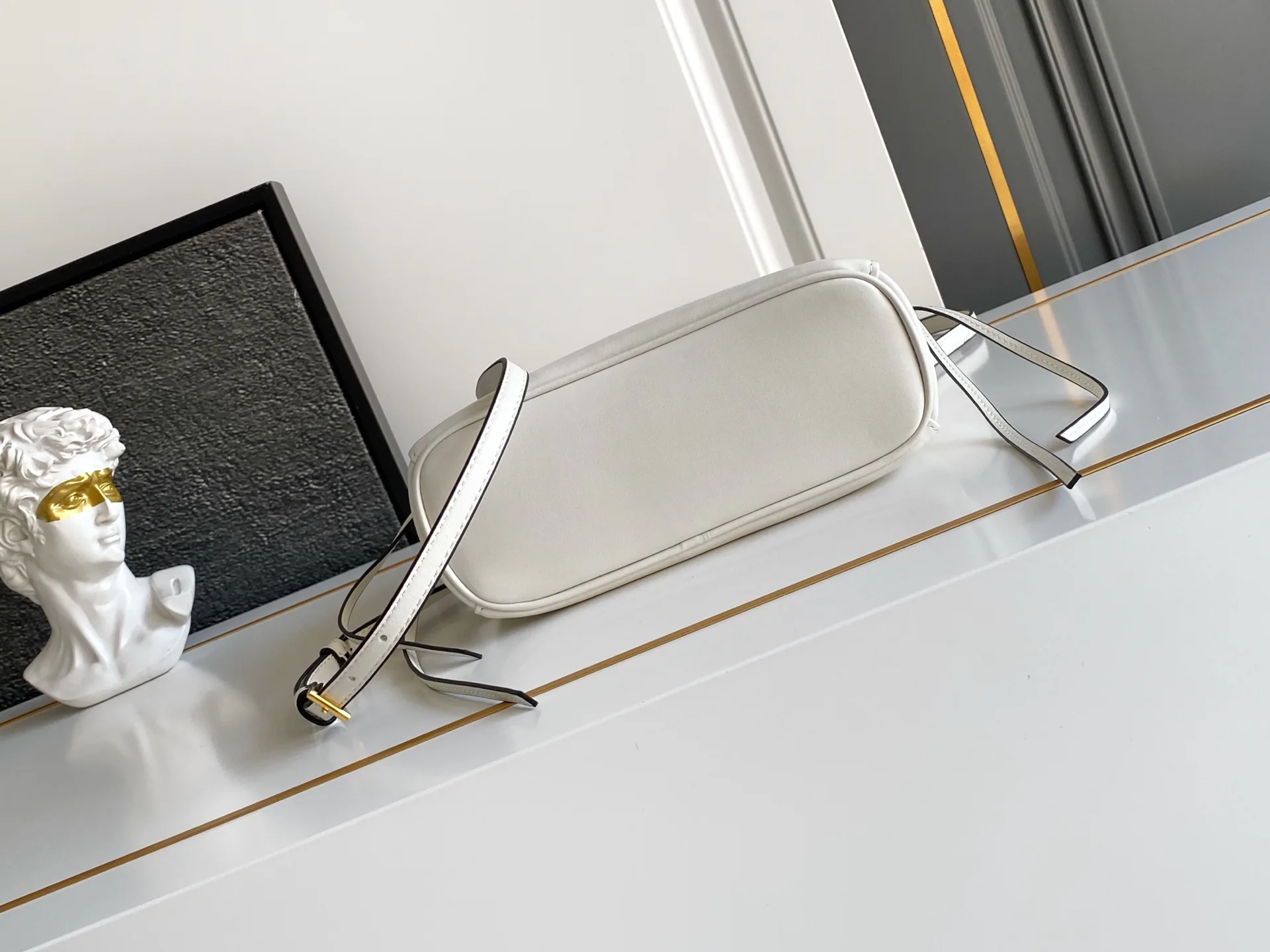 Классические Сумки Женские Prada 13368491