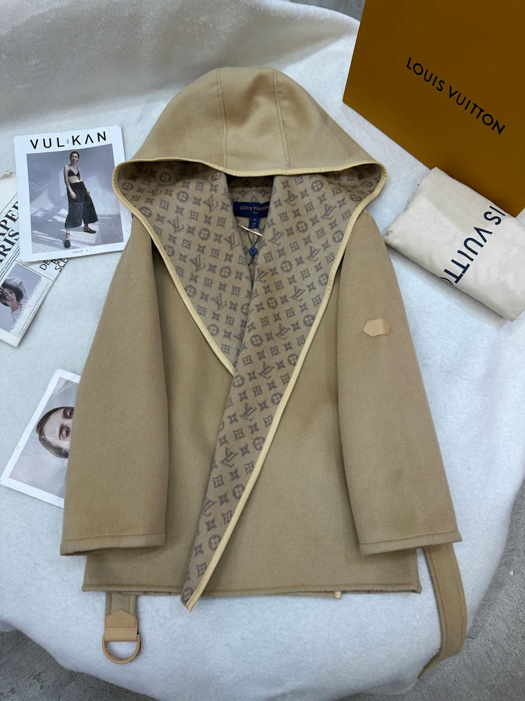 Пальто Женские Louis Vuitton 460765