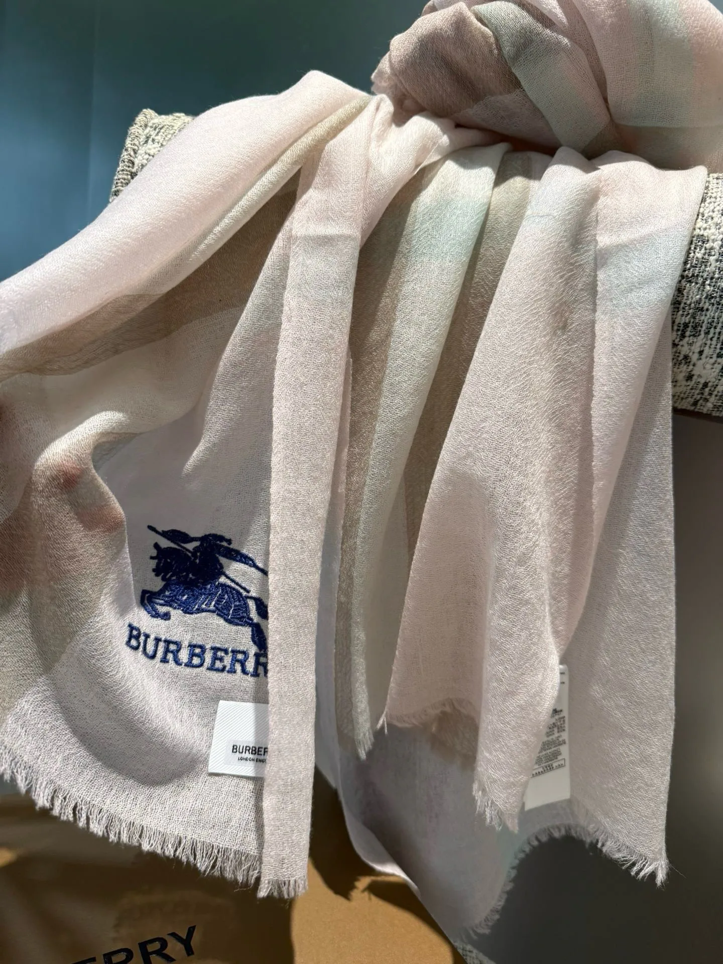 Шарфы Burberry 18222428