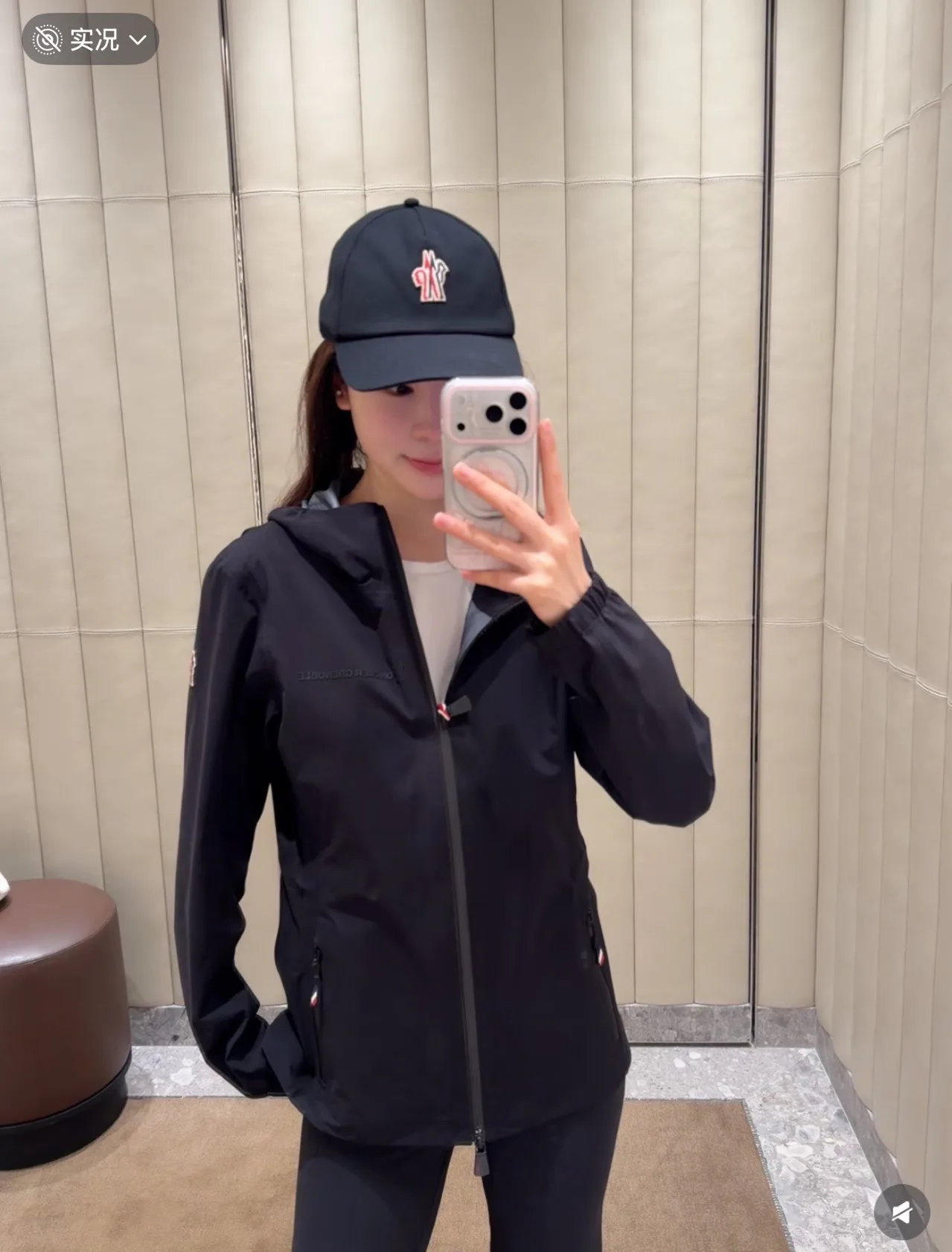 Куртки И Пуховики Женские Moncler 18501652
