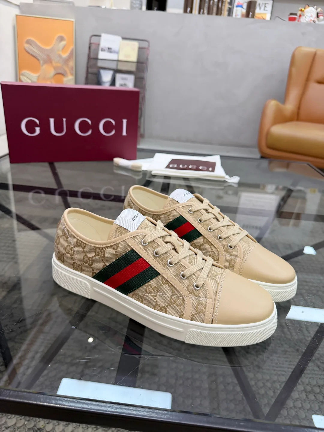 Кроссовки Женские Gucci 18346400