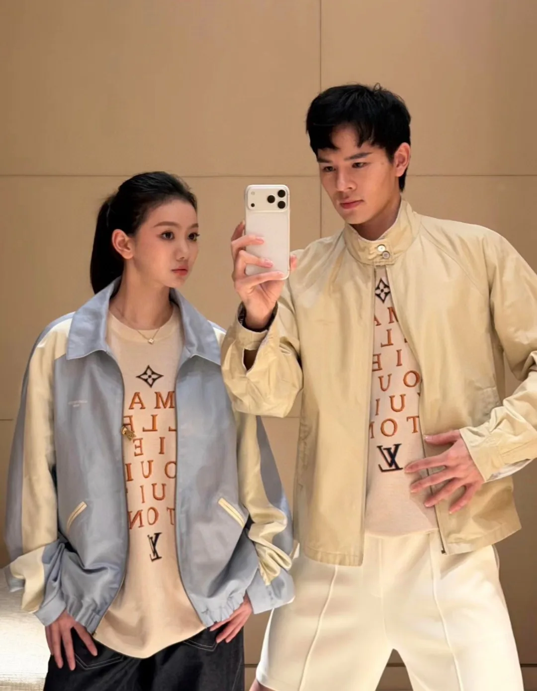 Куртки И Пуховики Женские Louis Vuitton 17339207