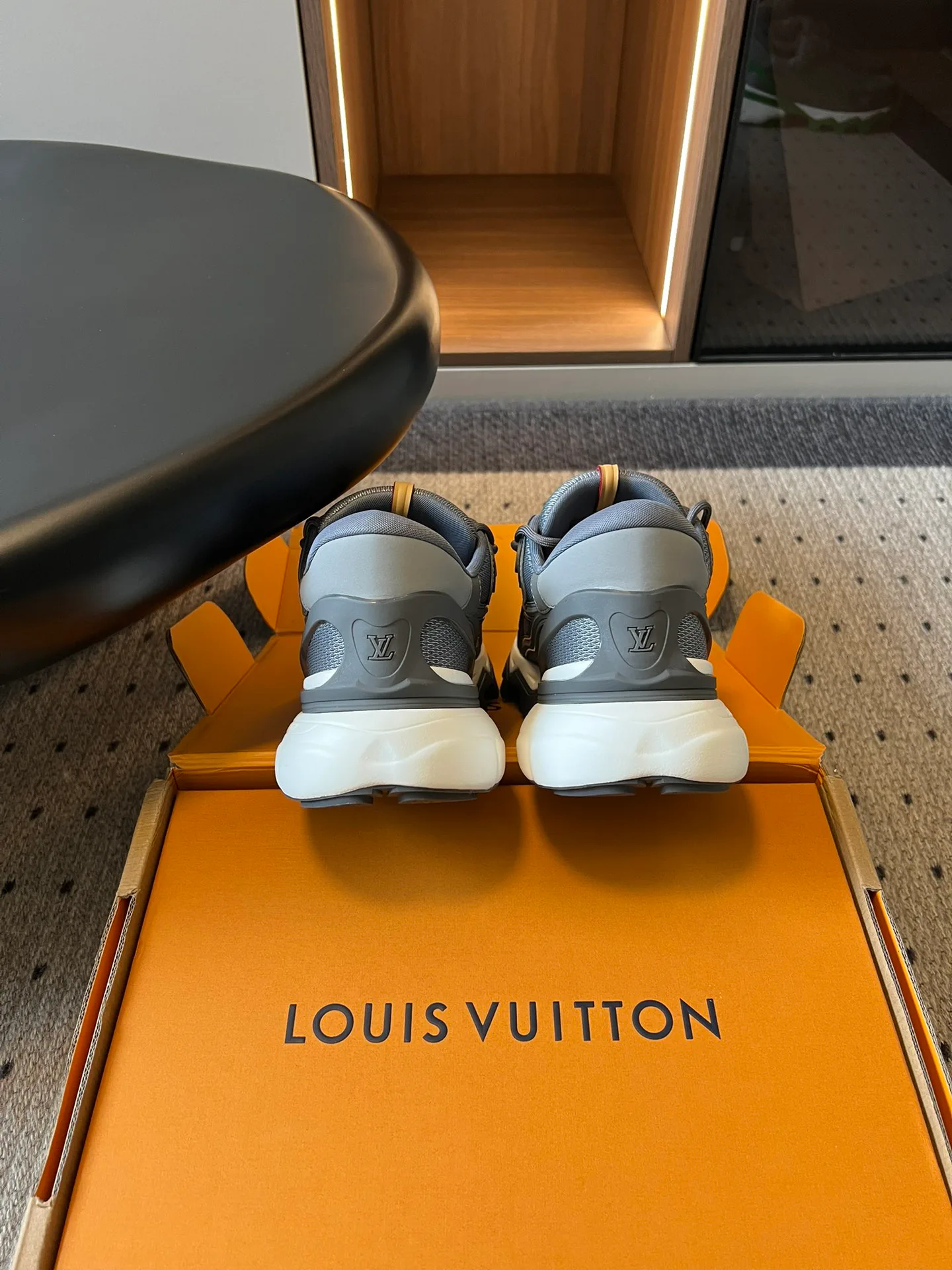 Кроссовки Женские Louis Vuitton 13241038