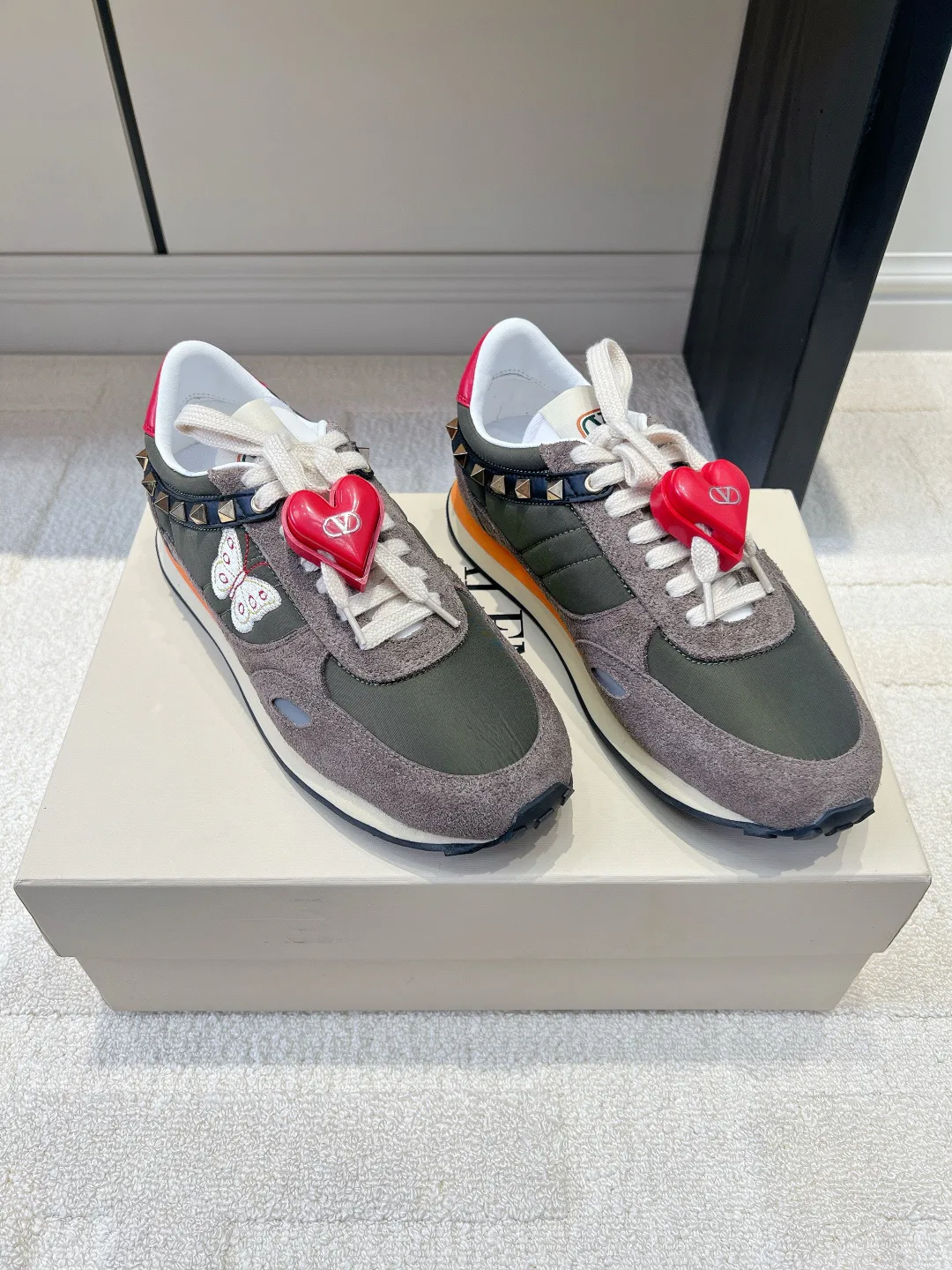 Кроссовки Женские Valentino 18436568