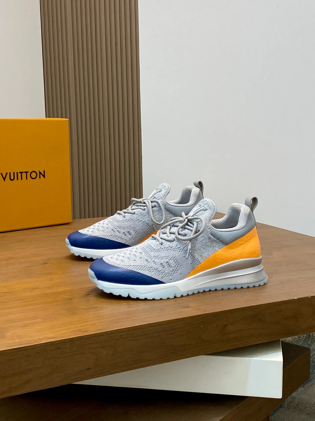 Кроссовки Мужские Louis Vuitton 18078944