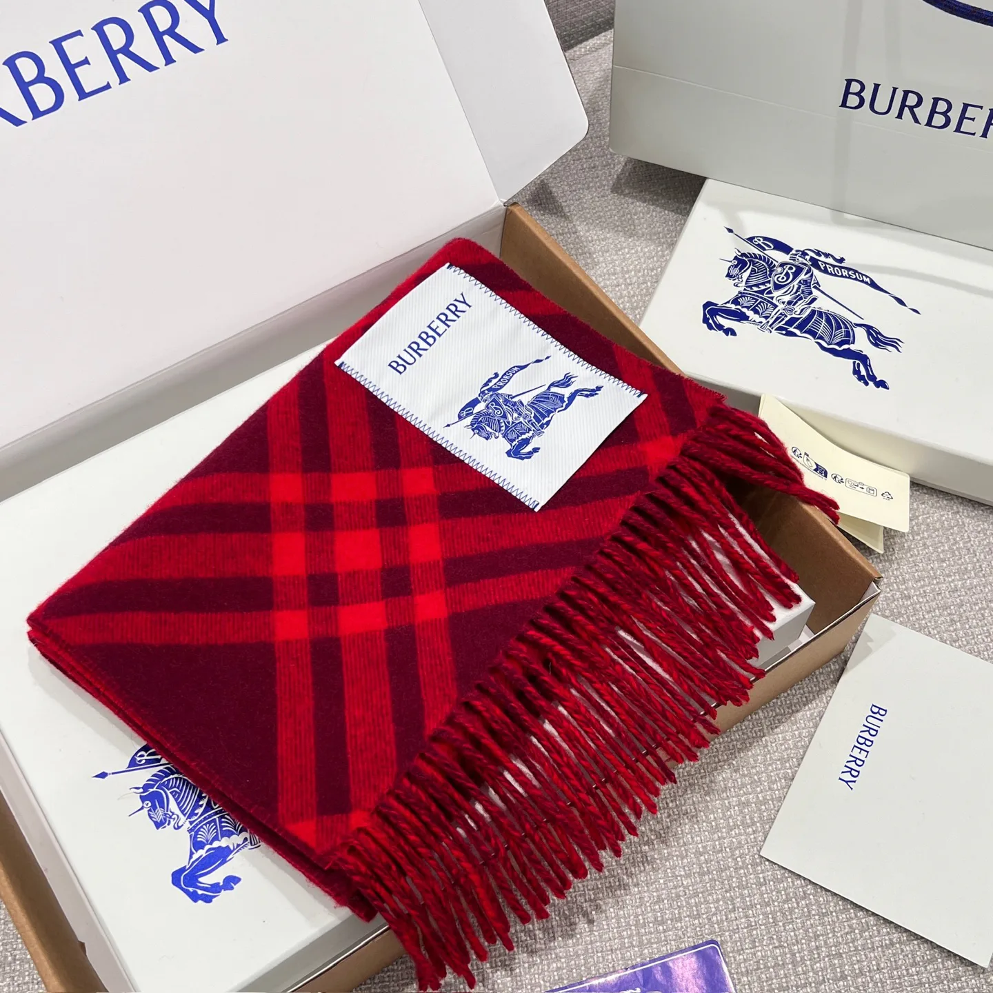 Шарфы Burberry 17945507